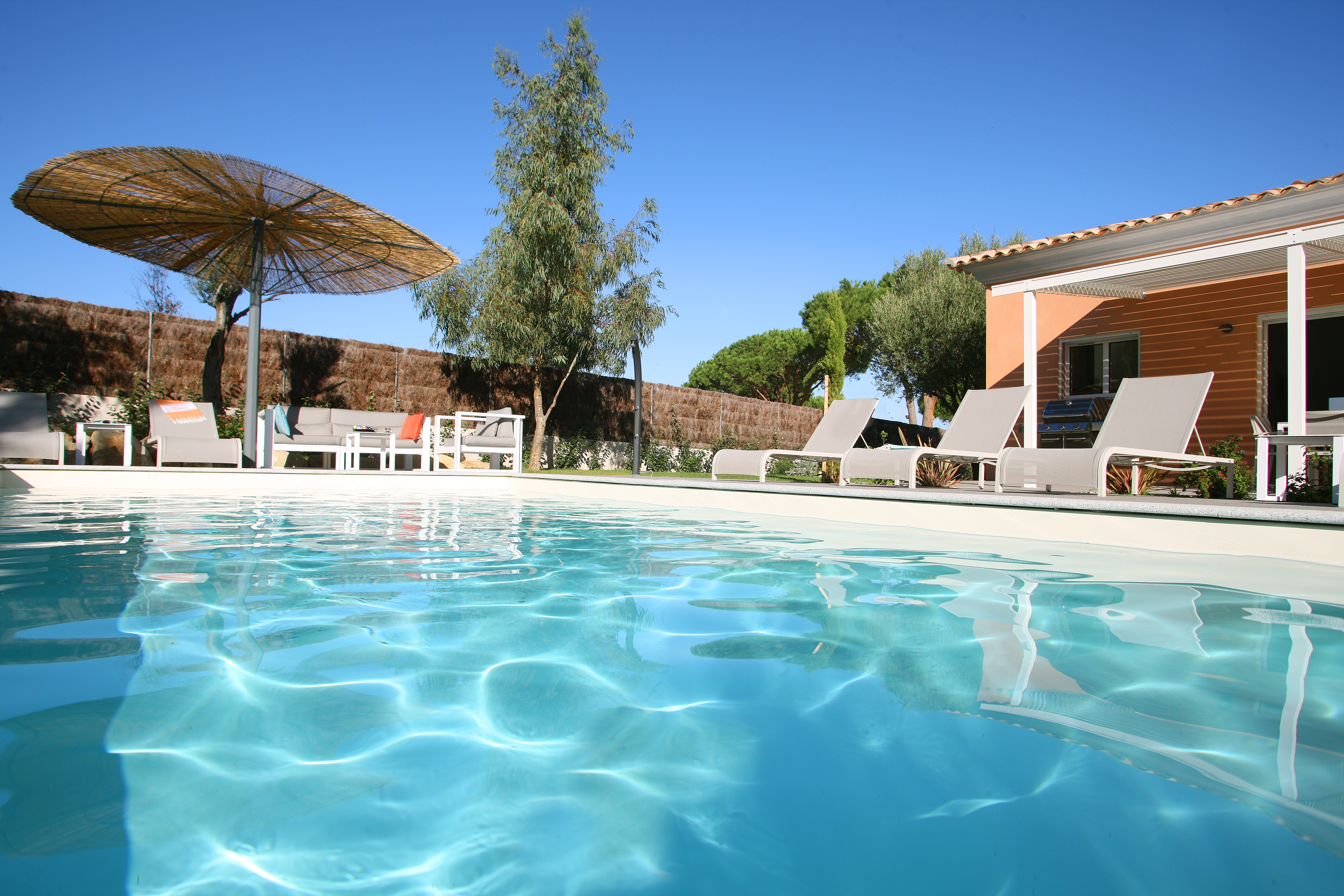 Villa Four Bedrooms with More Than Three Bathrooms