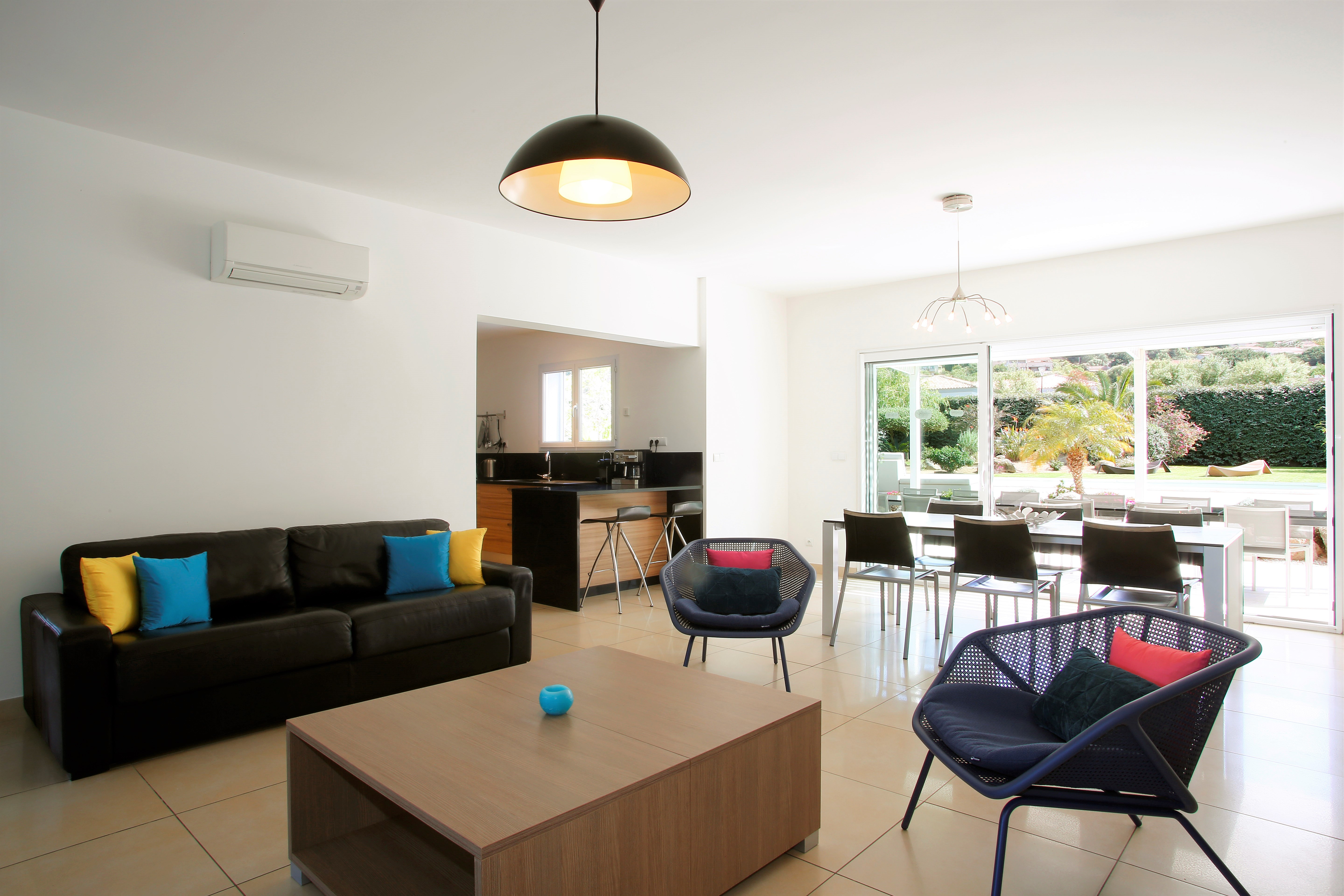 Villa Four Bedrooms with More Than Three Bathrooms