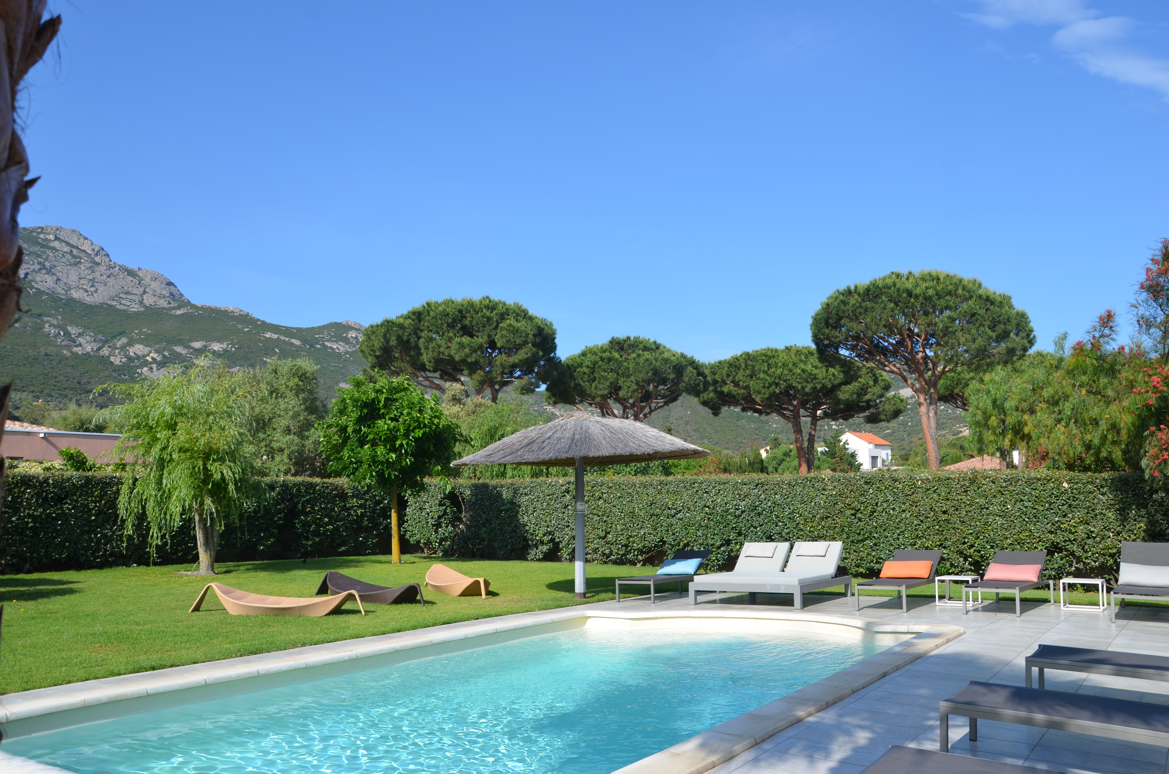 Villa Four Bedrooms with More Than Three Bathrooms