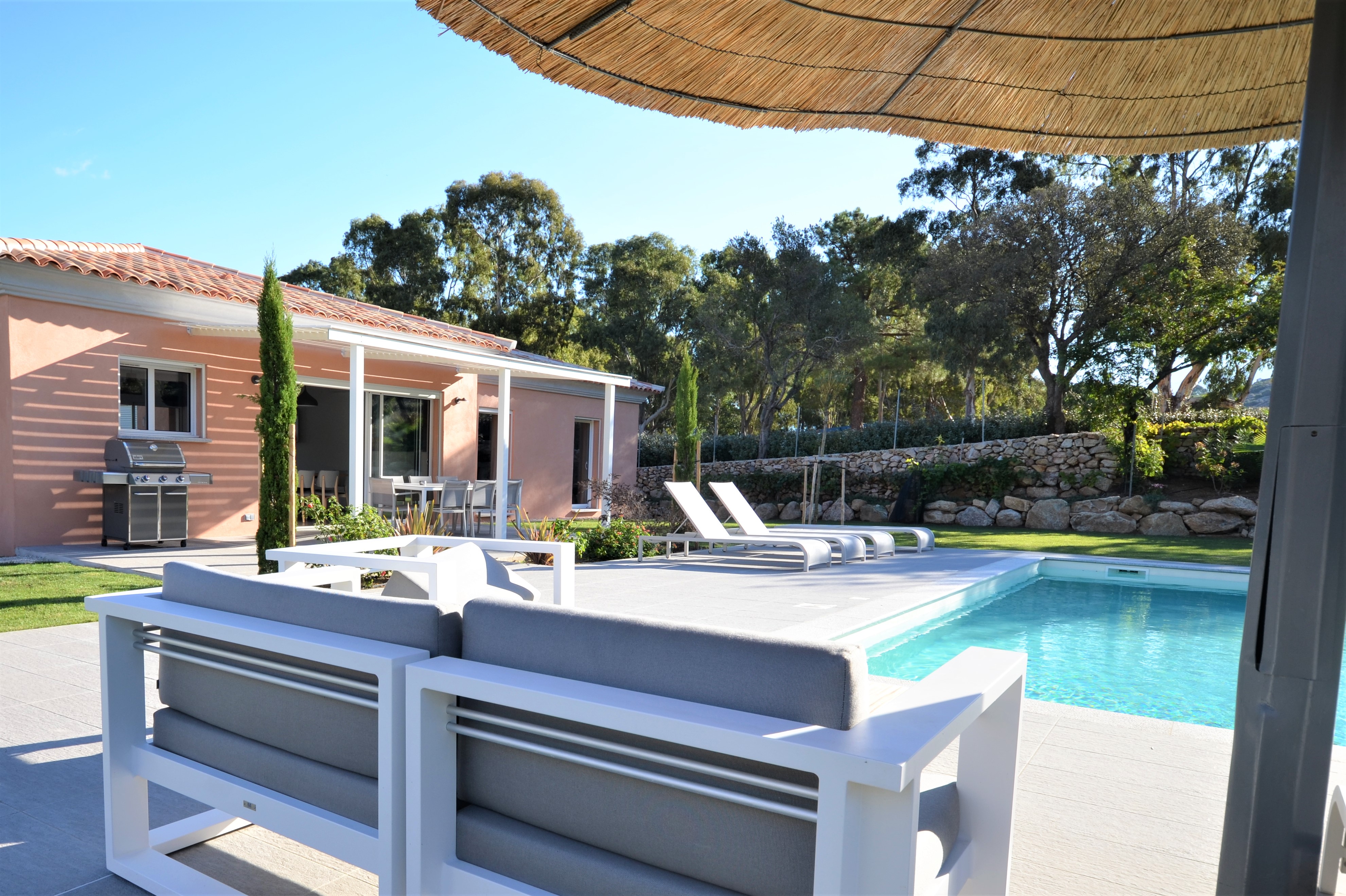 Villa Three Bedrooms Three Bathrooms