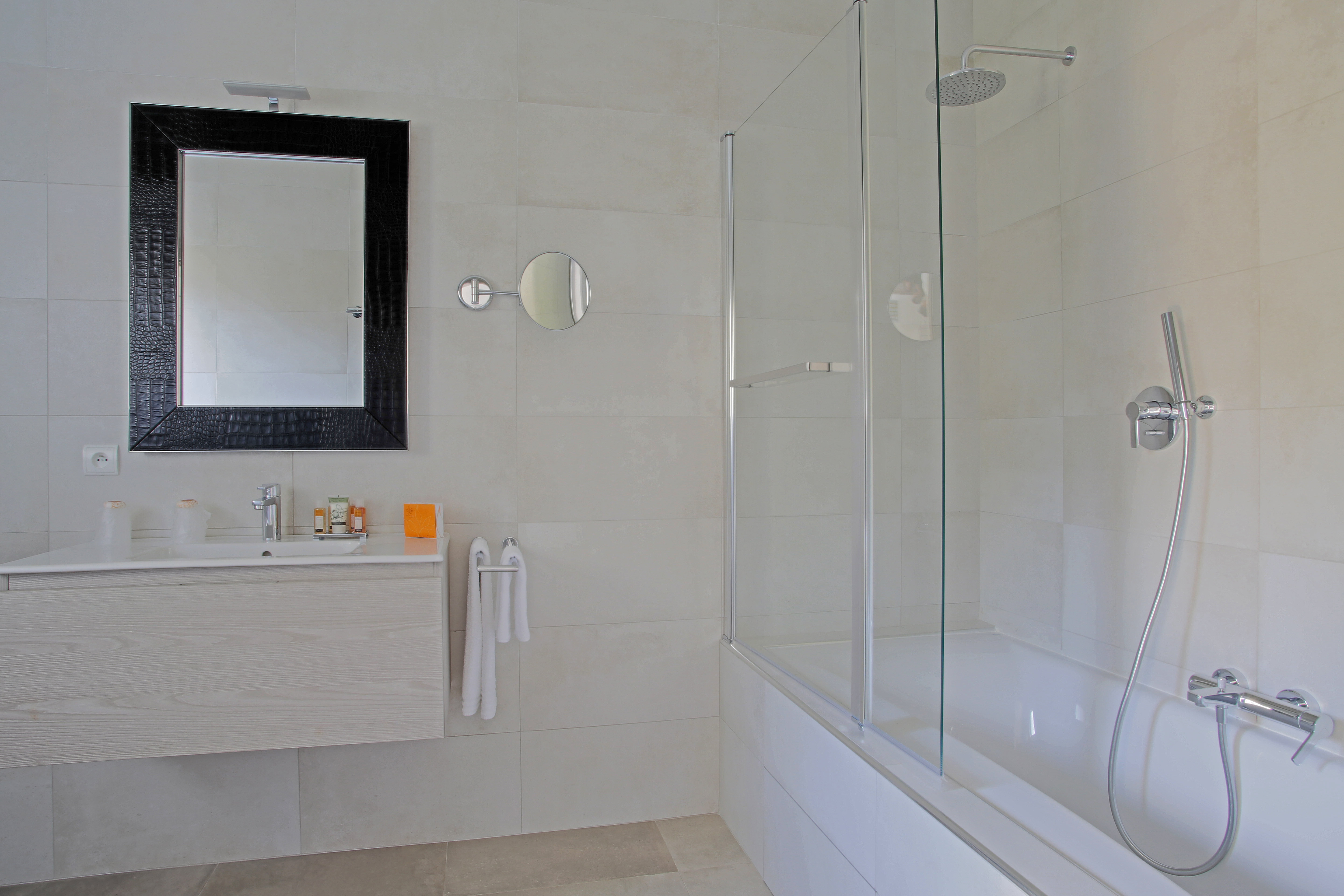 Villa Three Bedrooms with Air Conditioning