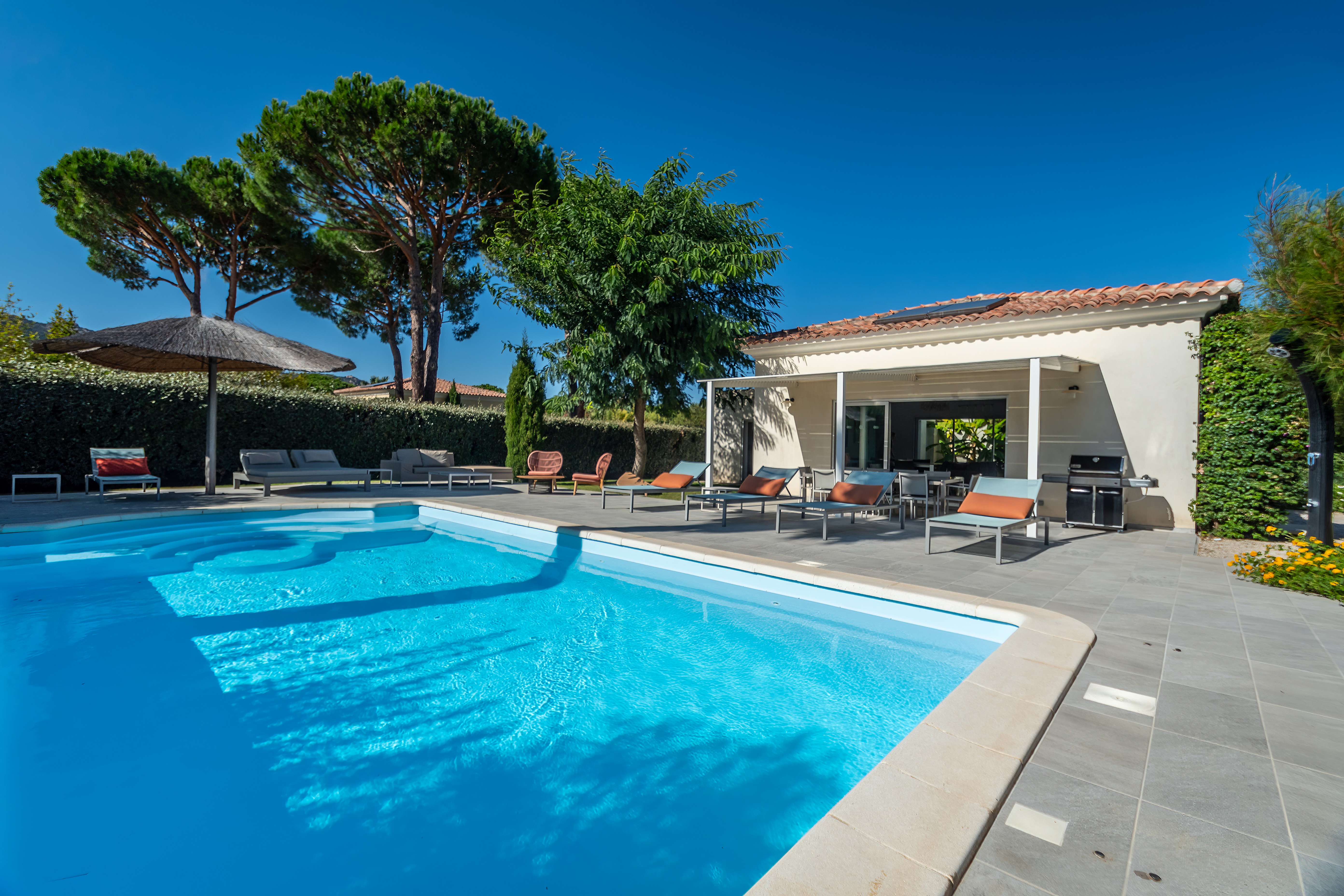 Villa Three Bedrooms Three Bathrooms