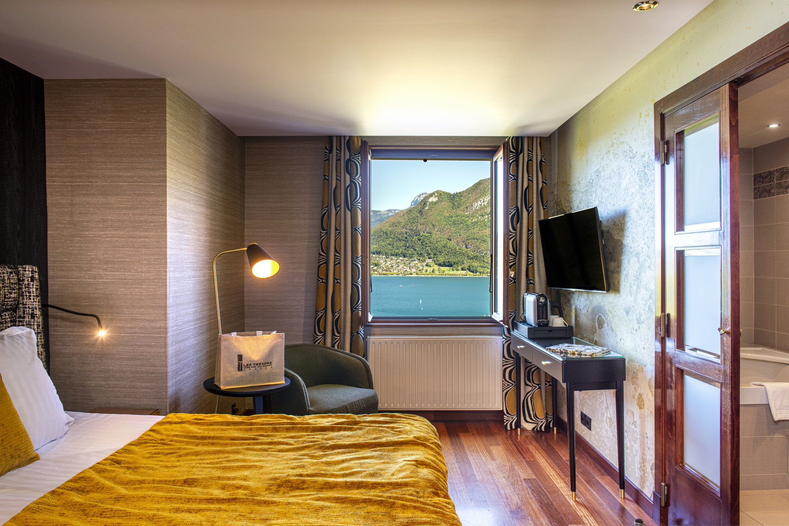 Double Deluxe Lake View