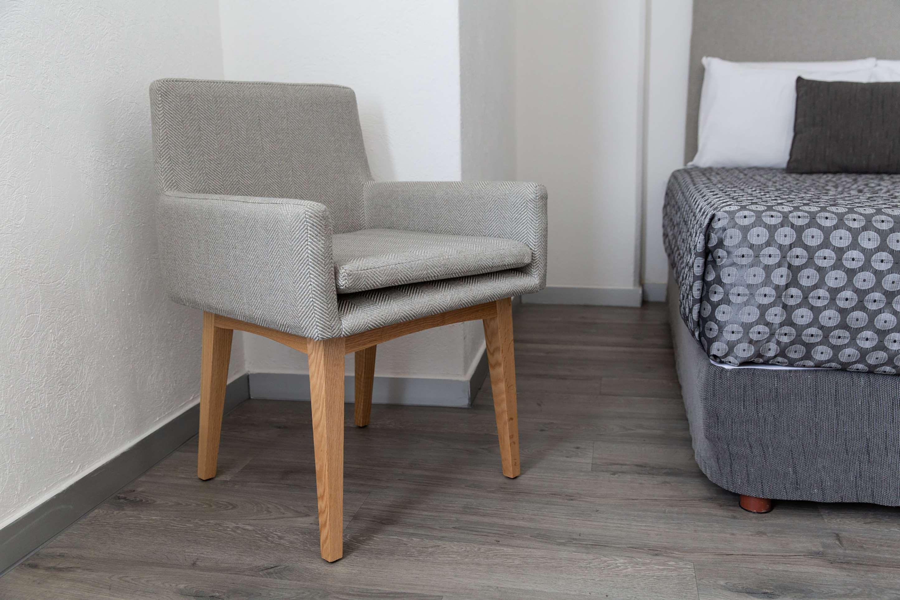 Quadruple Non Smoking