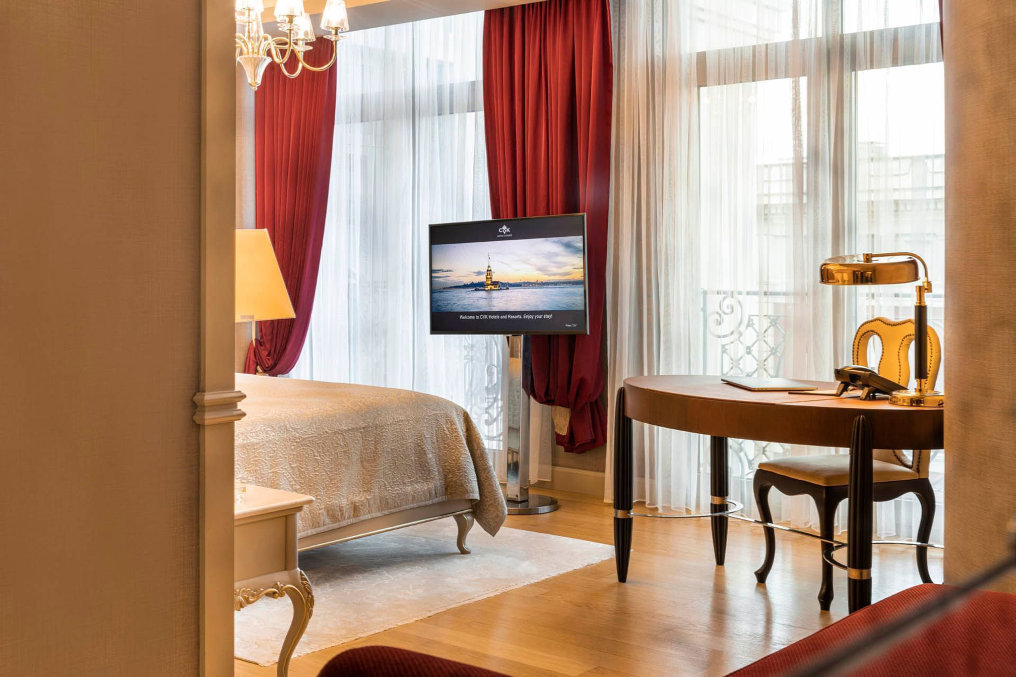 Suite Luxury City View