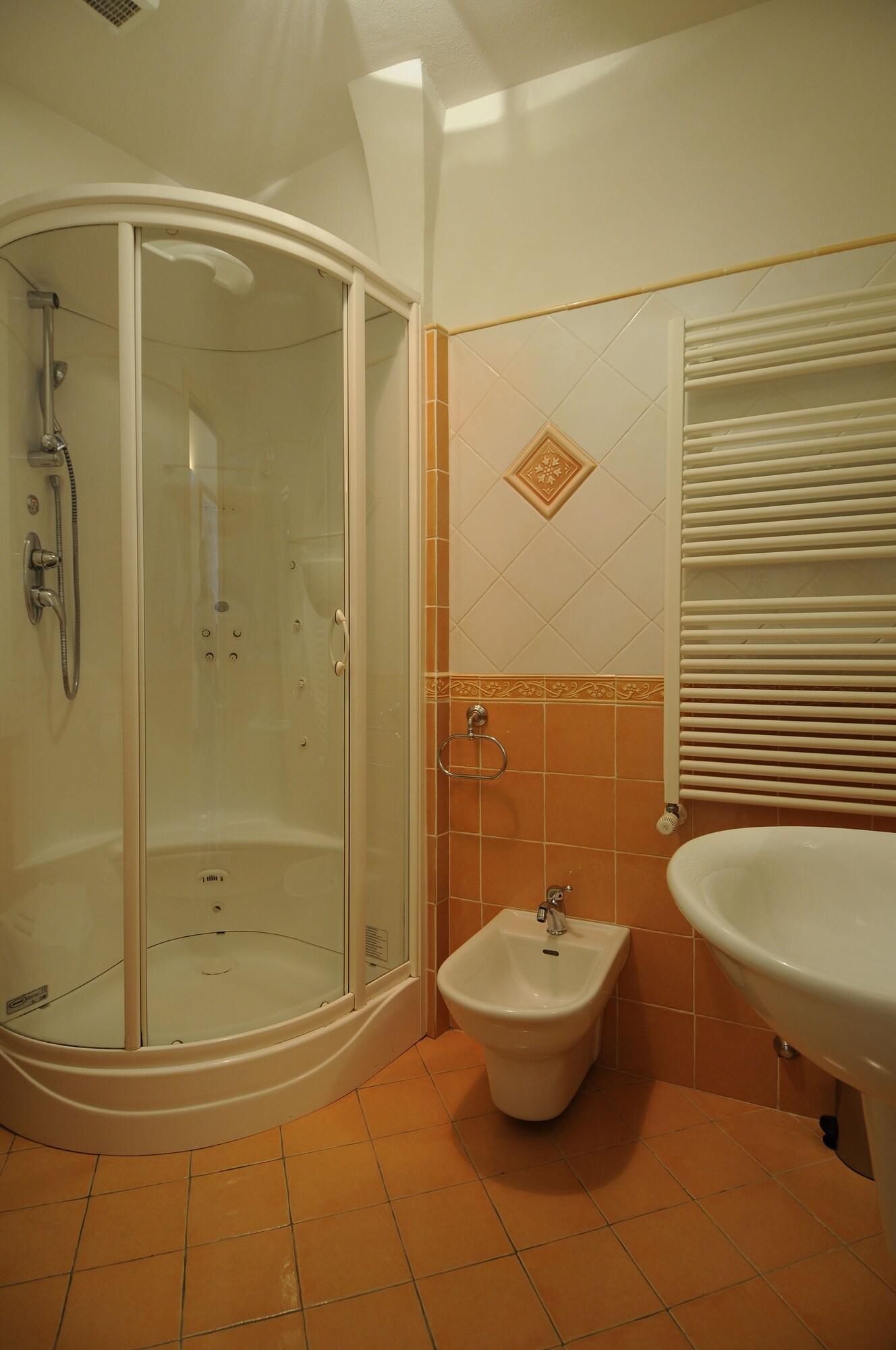 Double or Twin with Double Bed