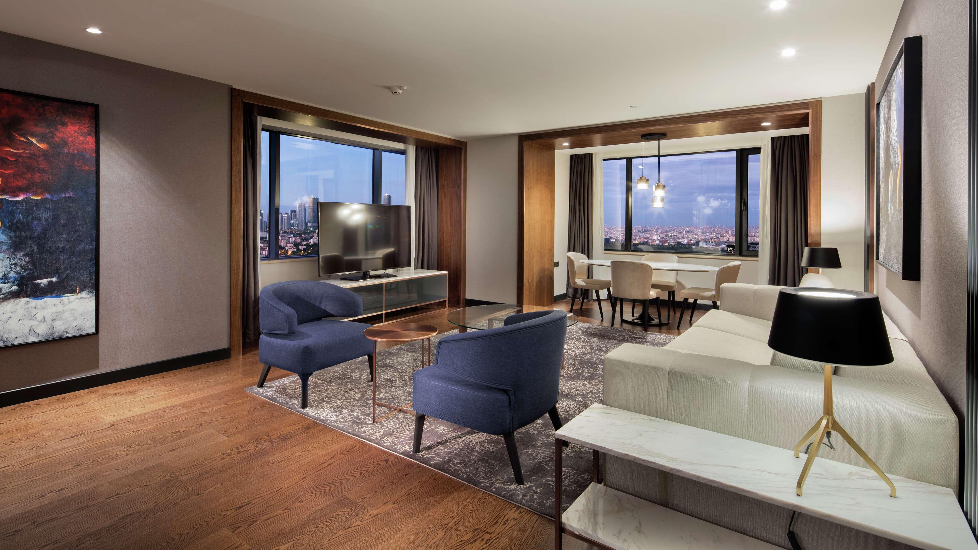 Suite Deluxe King Bed