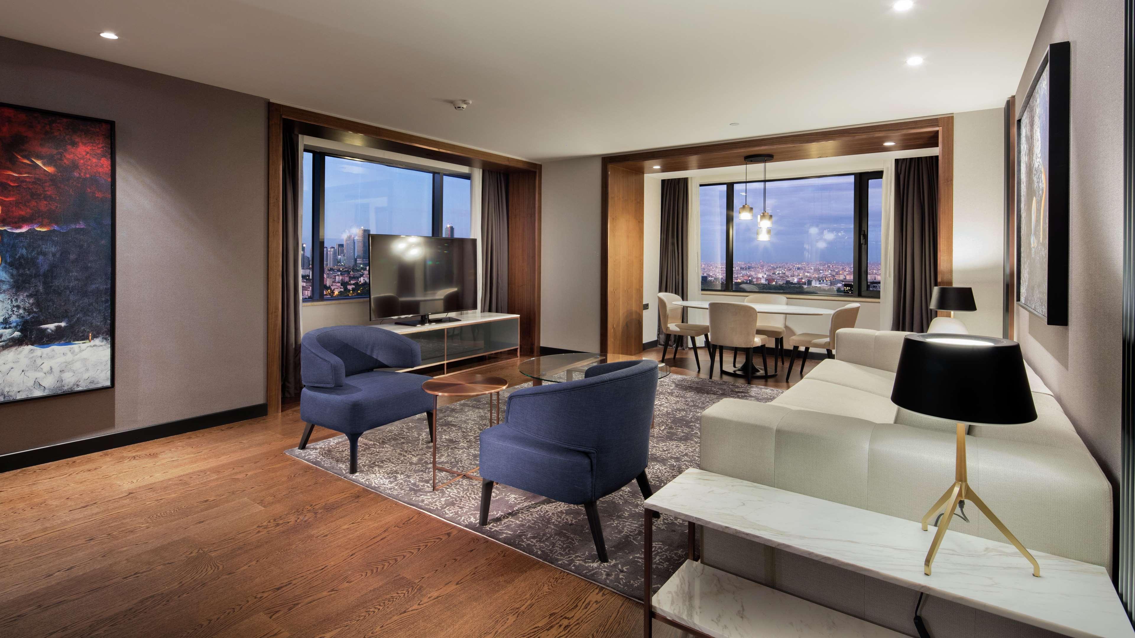 Suite Deluxe King Bed