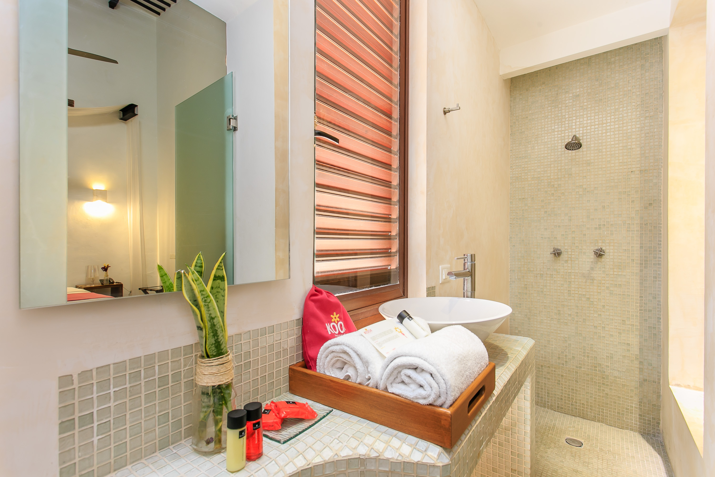 Single Garden View King Bed