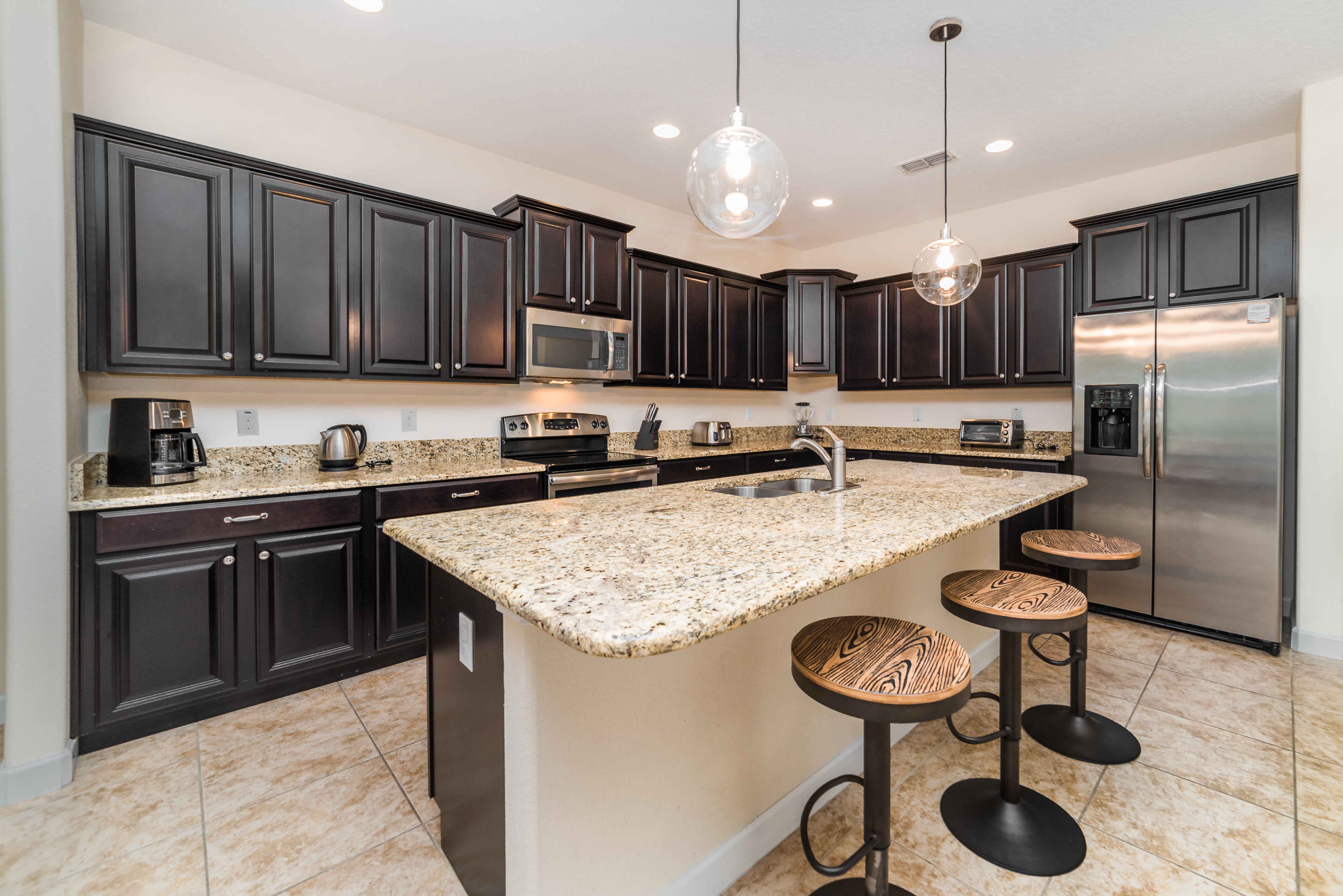 Home Six Bedrooms with Private Pool