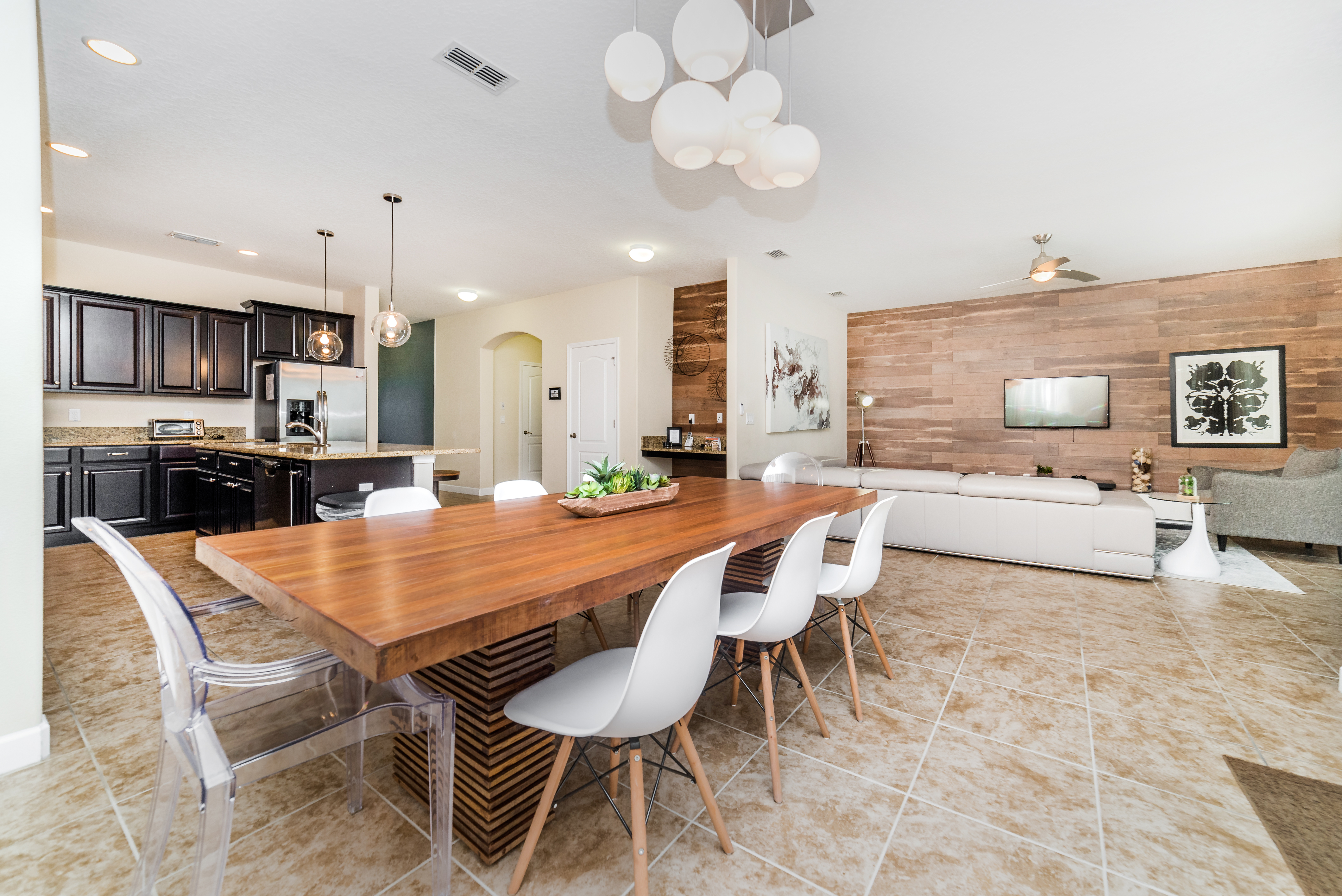 Home Six Bedrooms with Private Pool