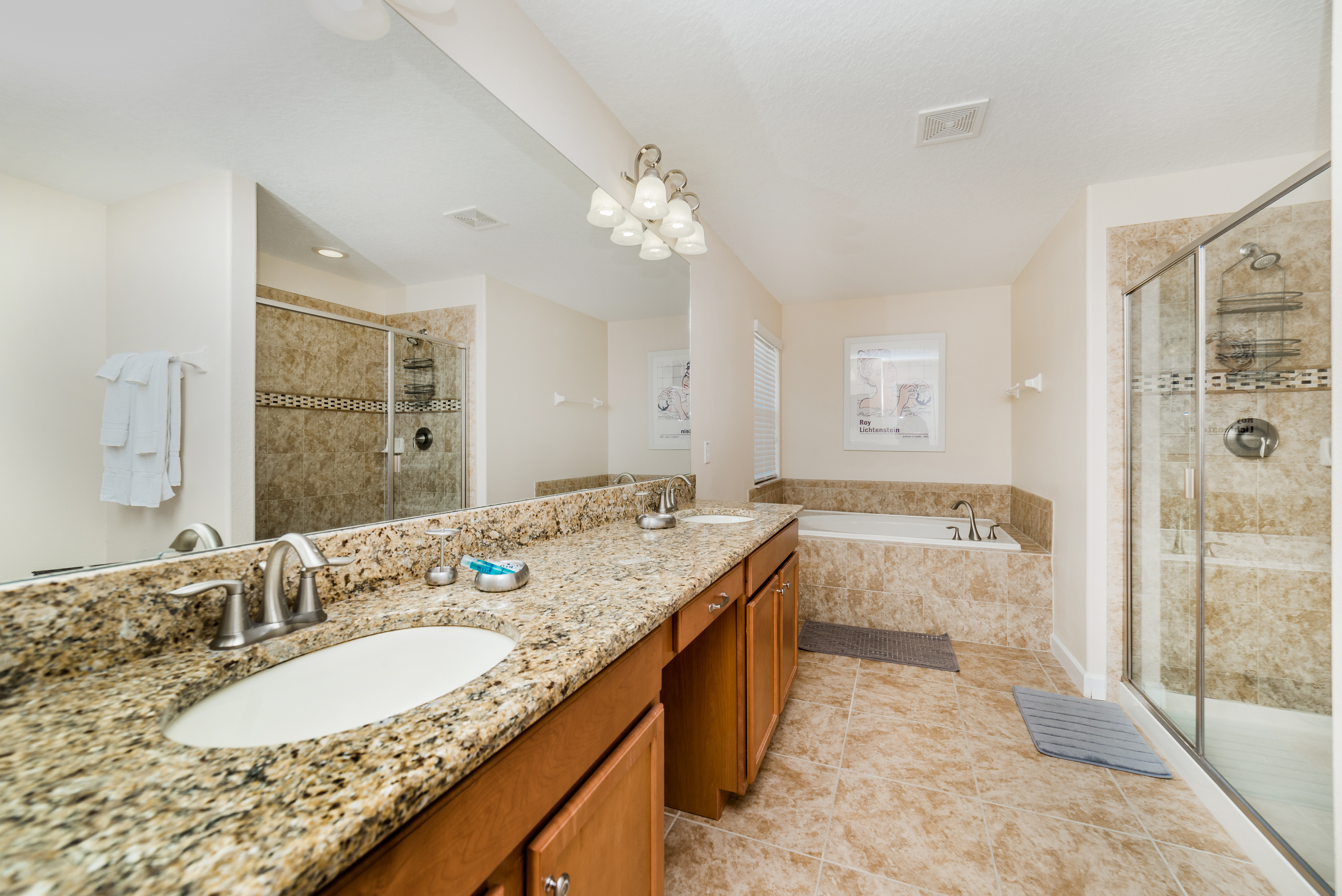 Home Six Bedrooms with Private Pool