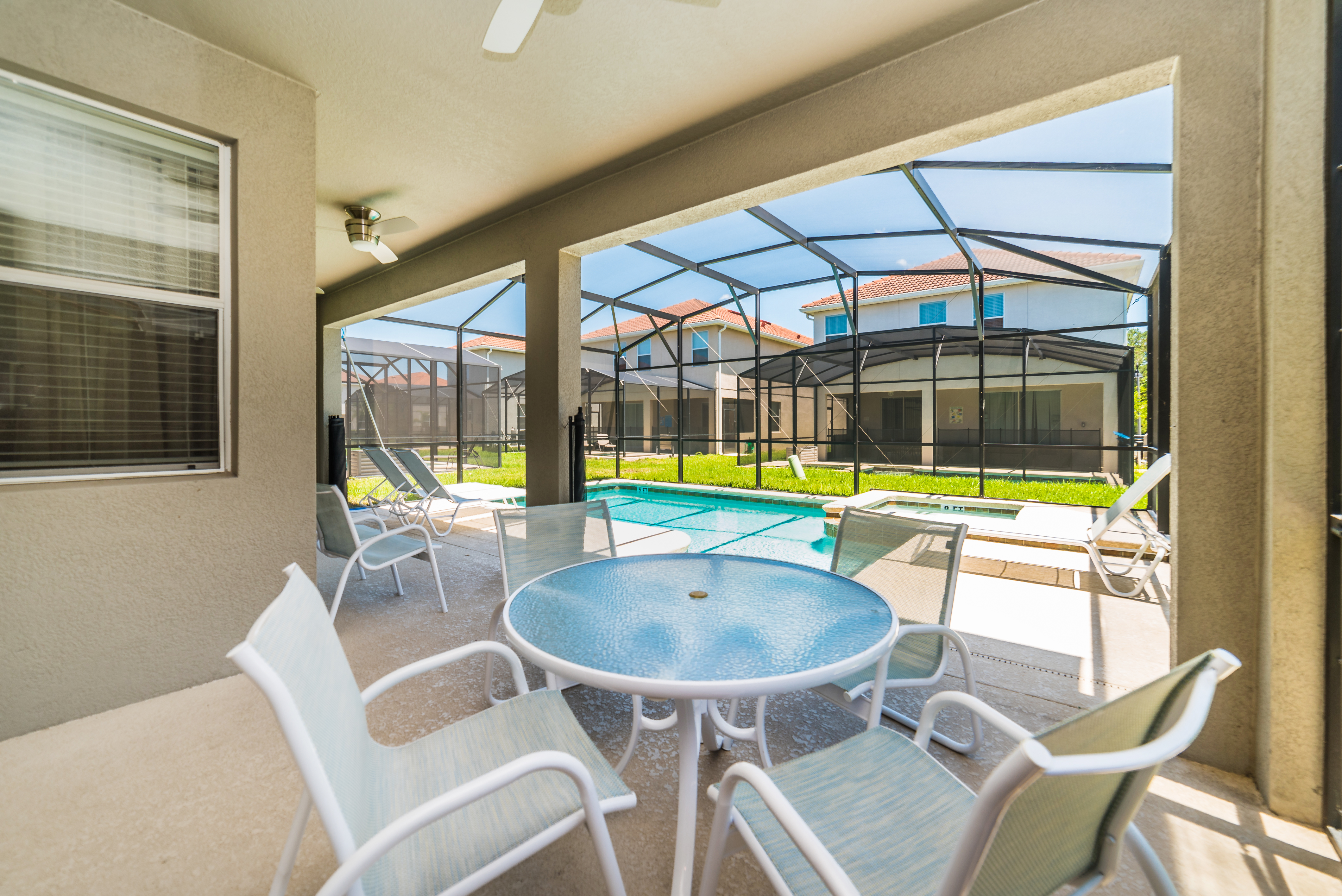 Home Six Bedrooms with Private Pool