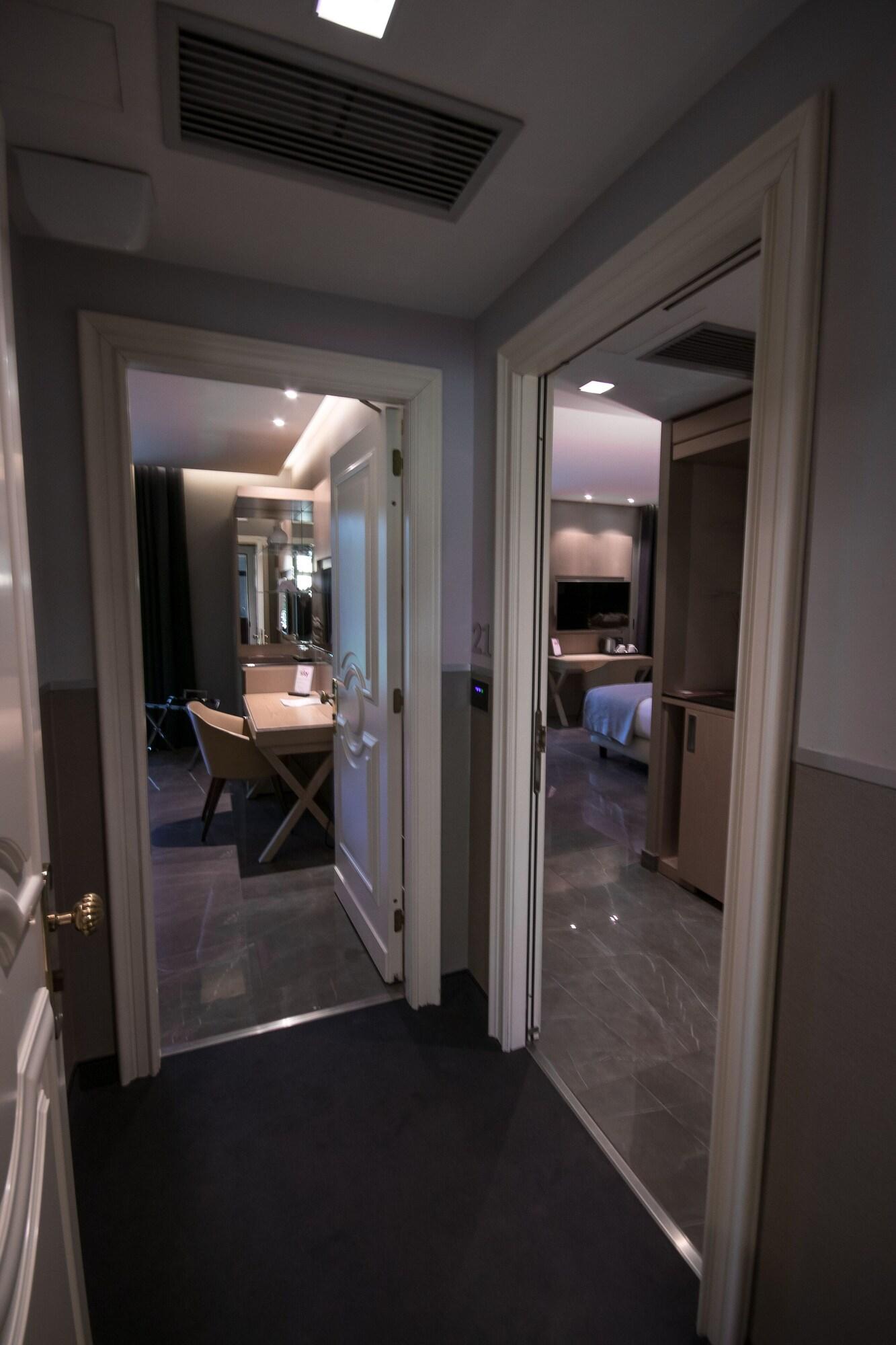 Junior Suite Deluxe Two Beds