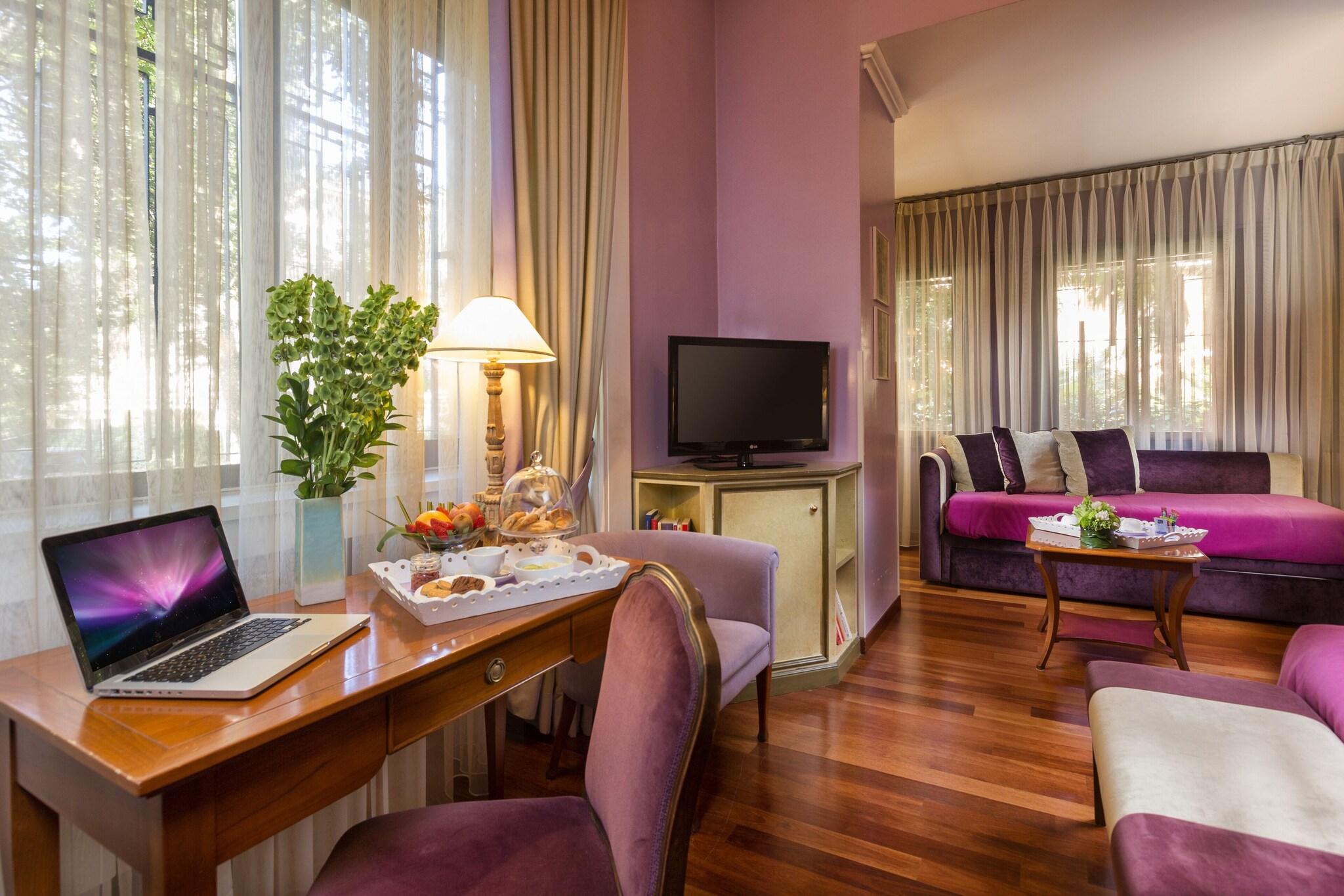 Studio King Size Bed