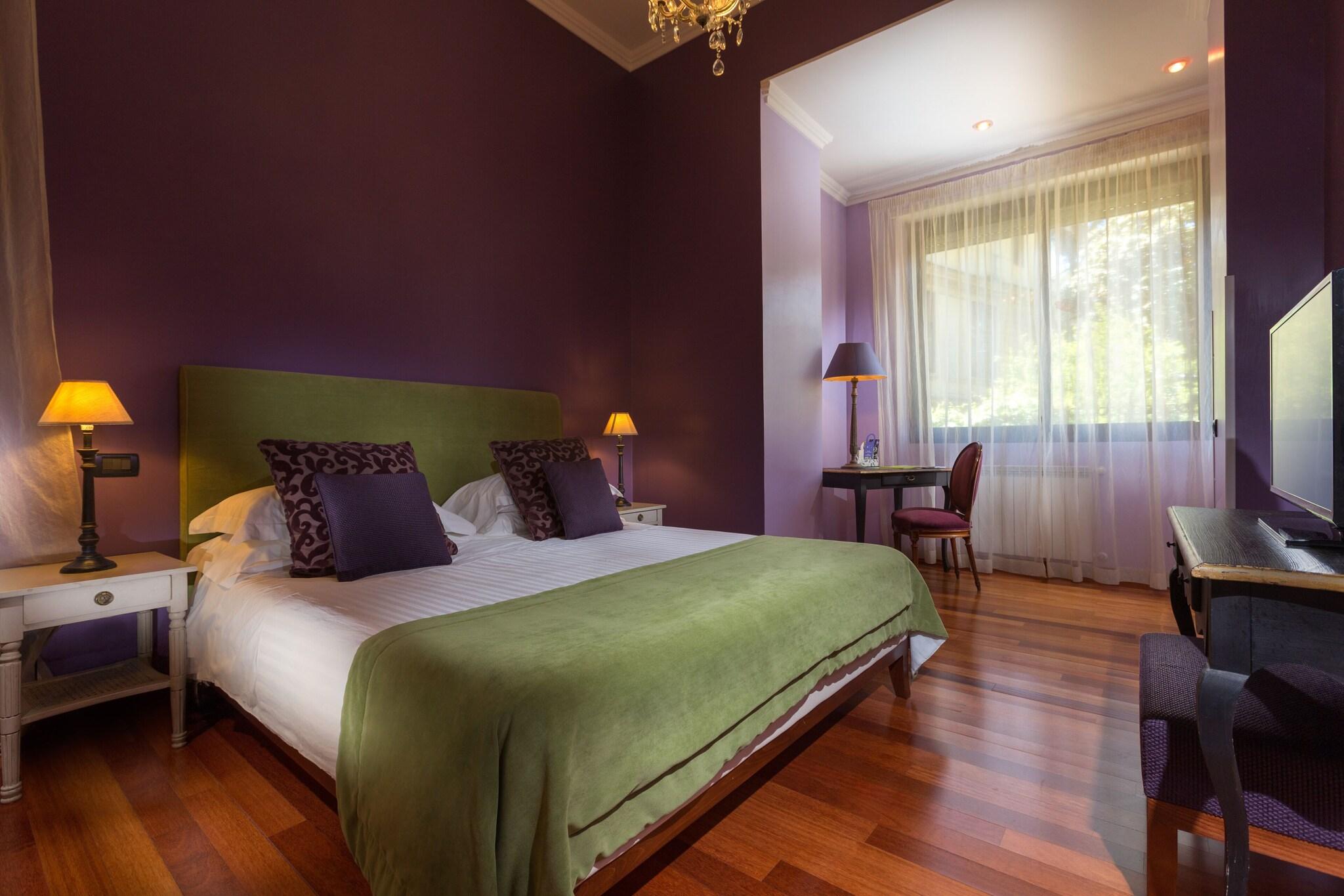 Studio King Size Bed