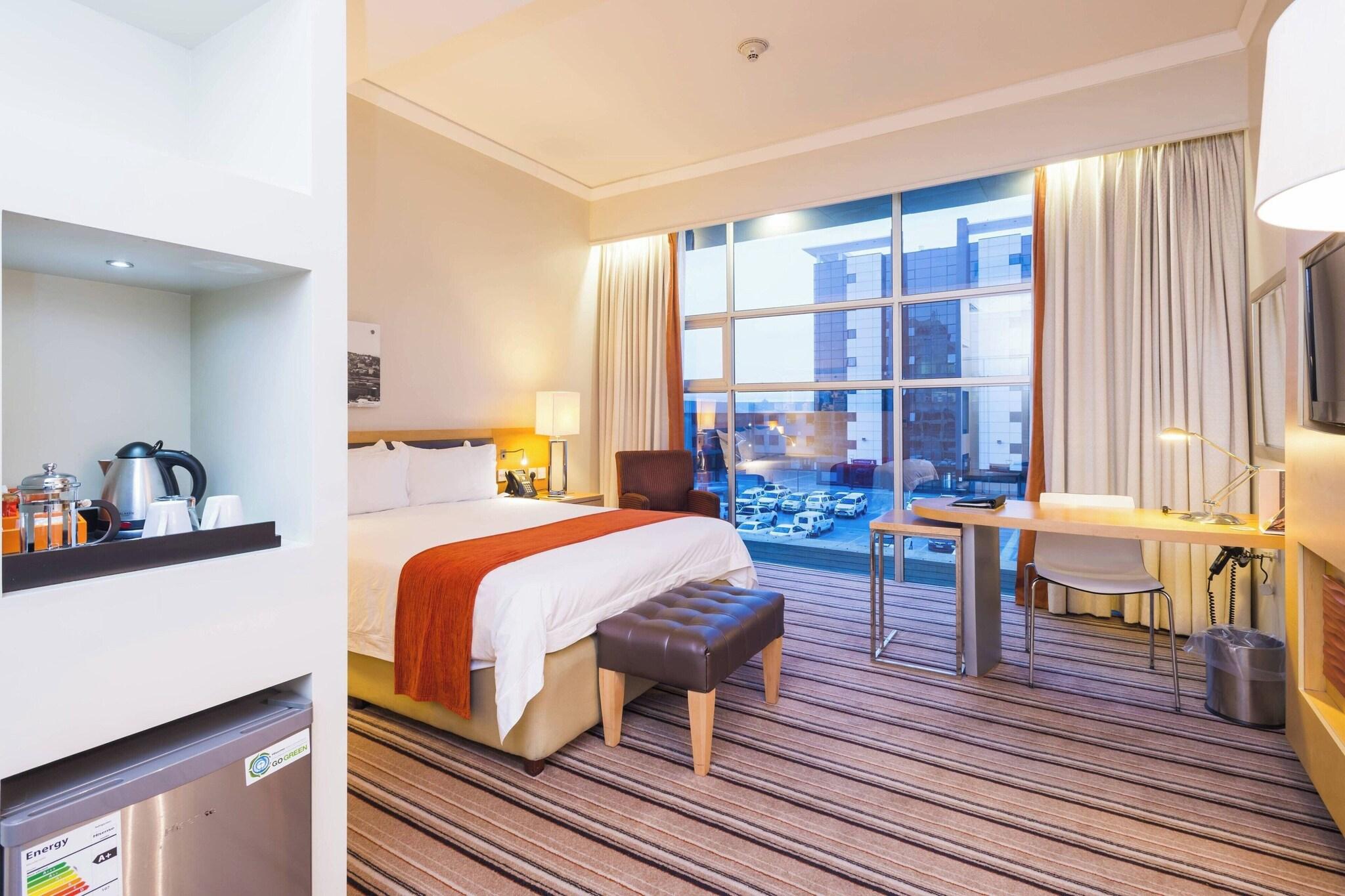 Double City View Queen Bed