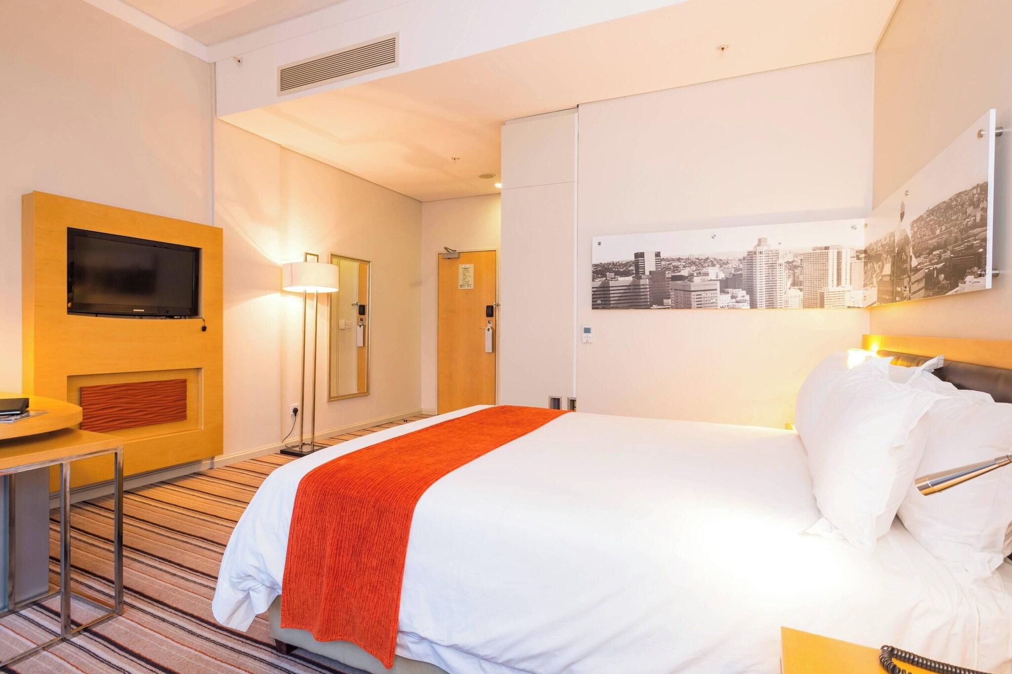 Double City View Queen Bed