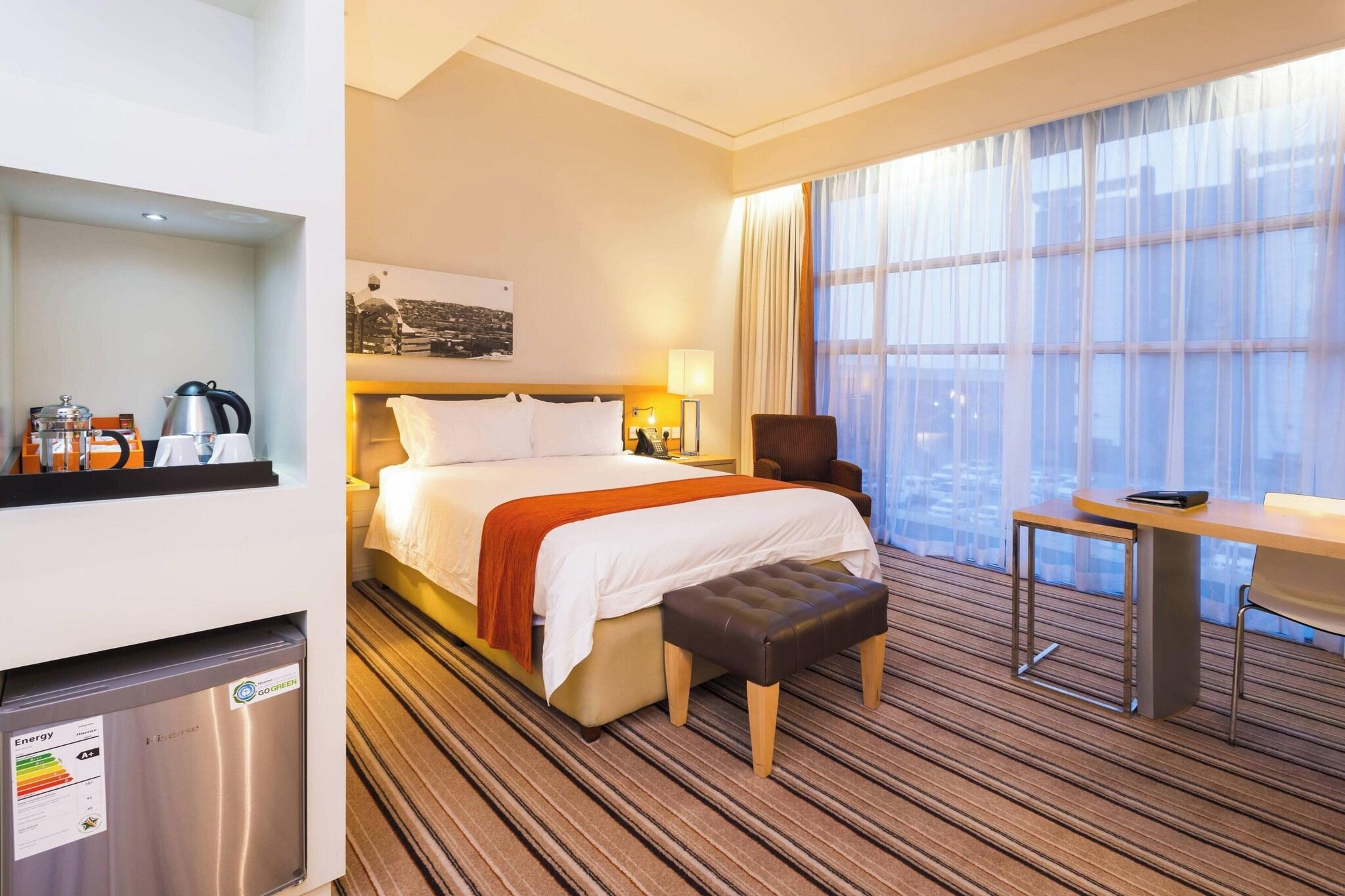 Double City View Queen Bed