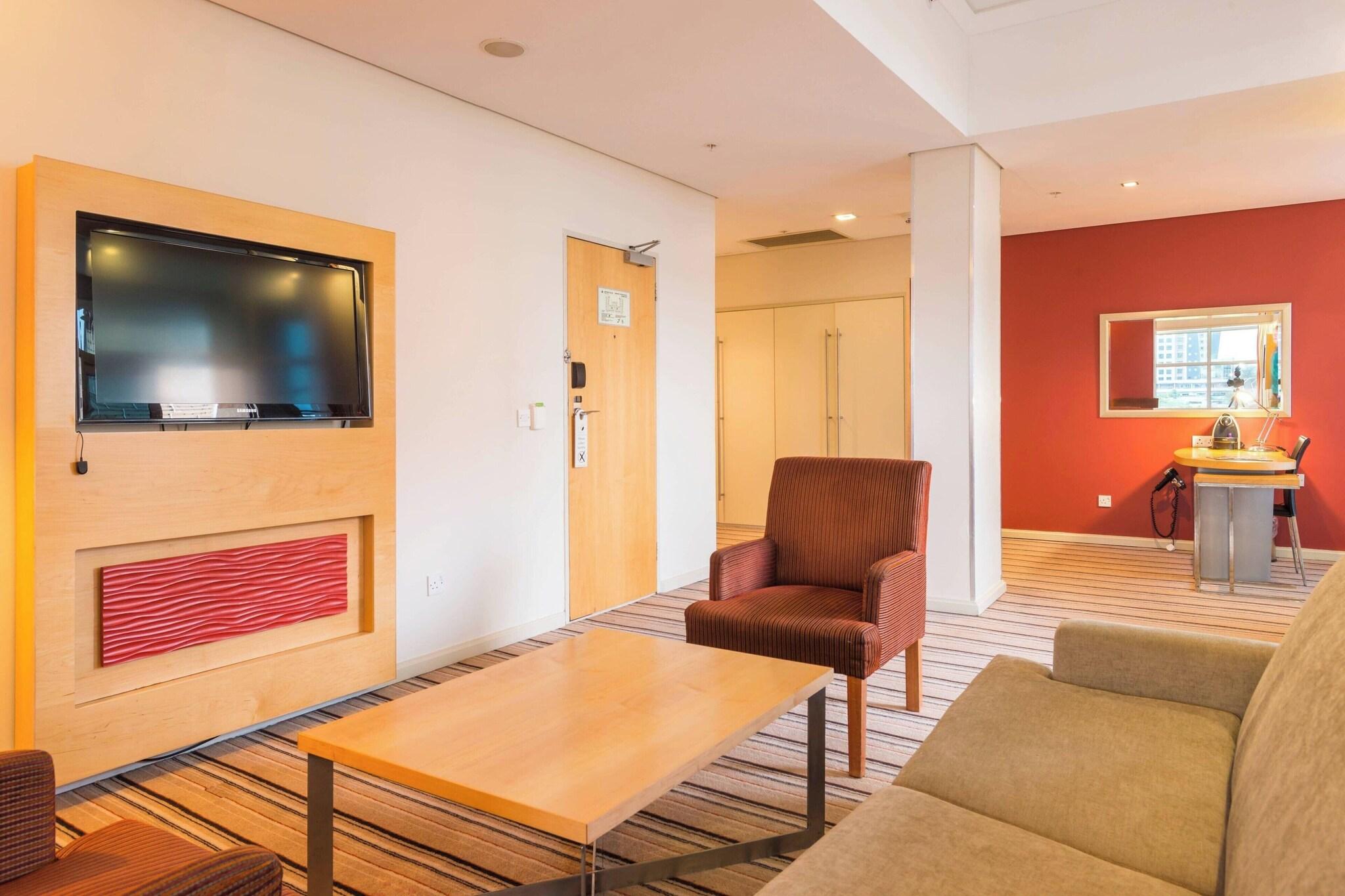 Suite City View King Bed