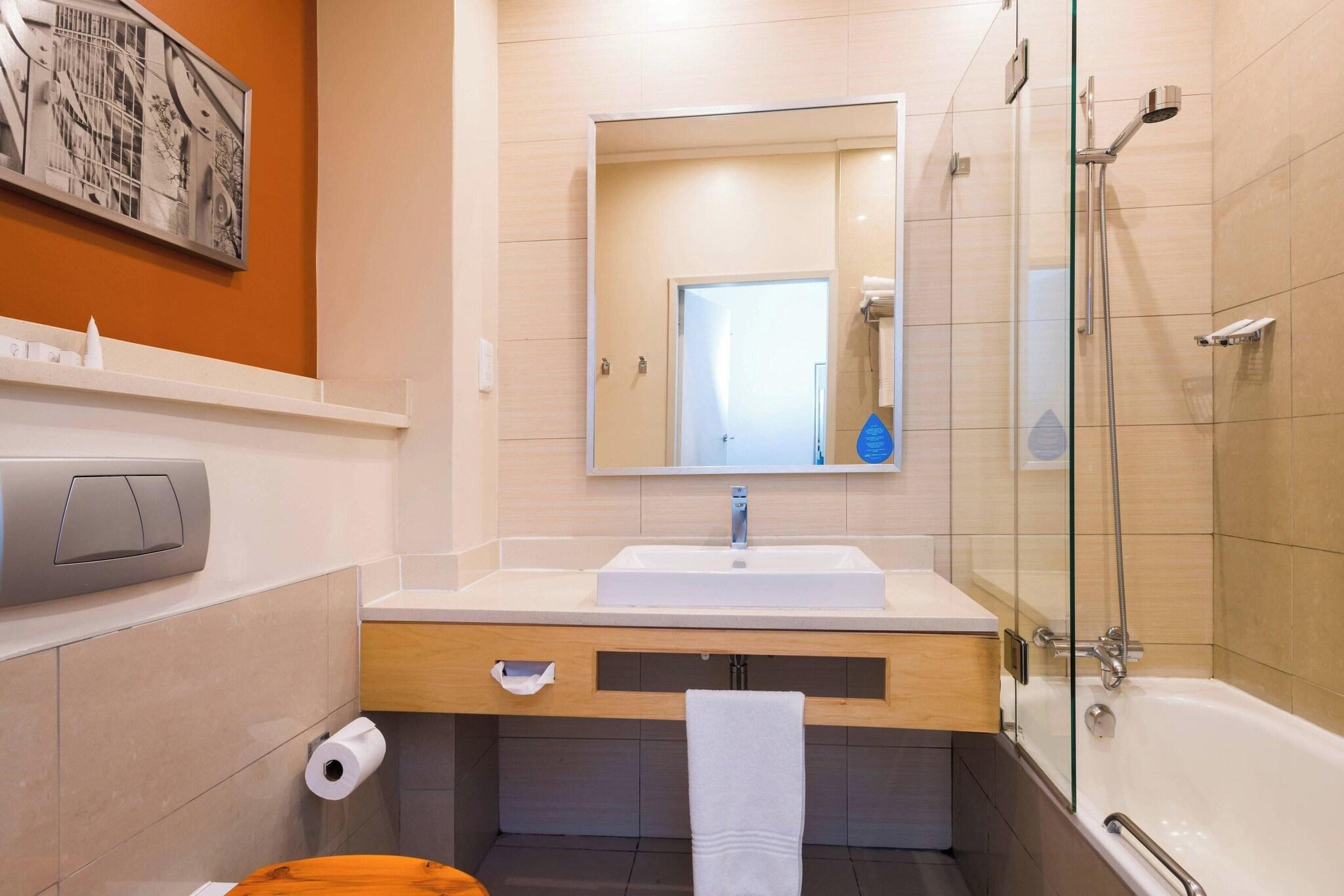 Double City View Queen Bed