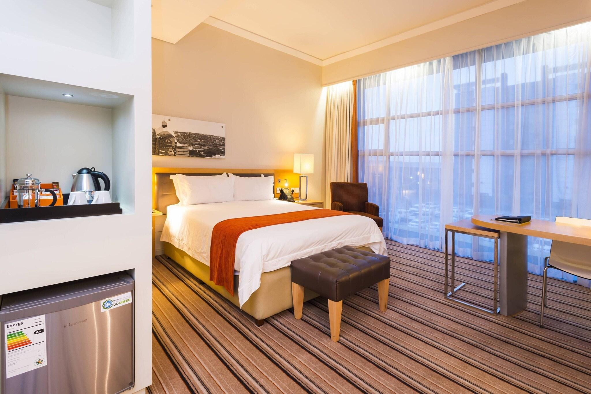 Double City View Queen Bed