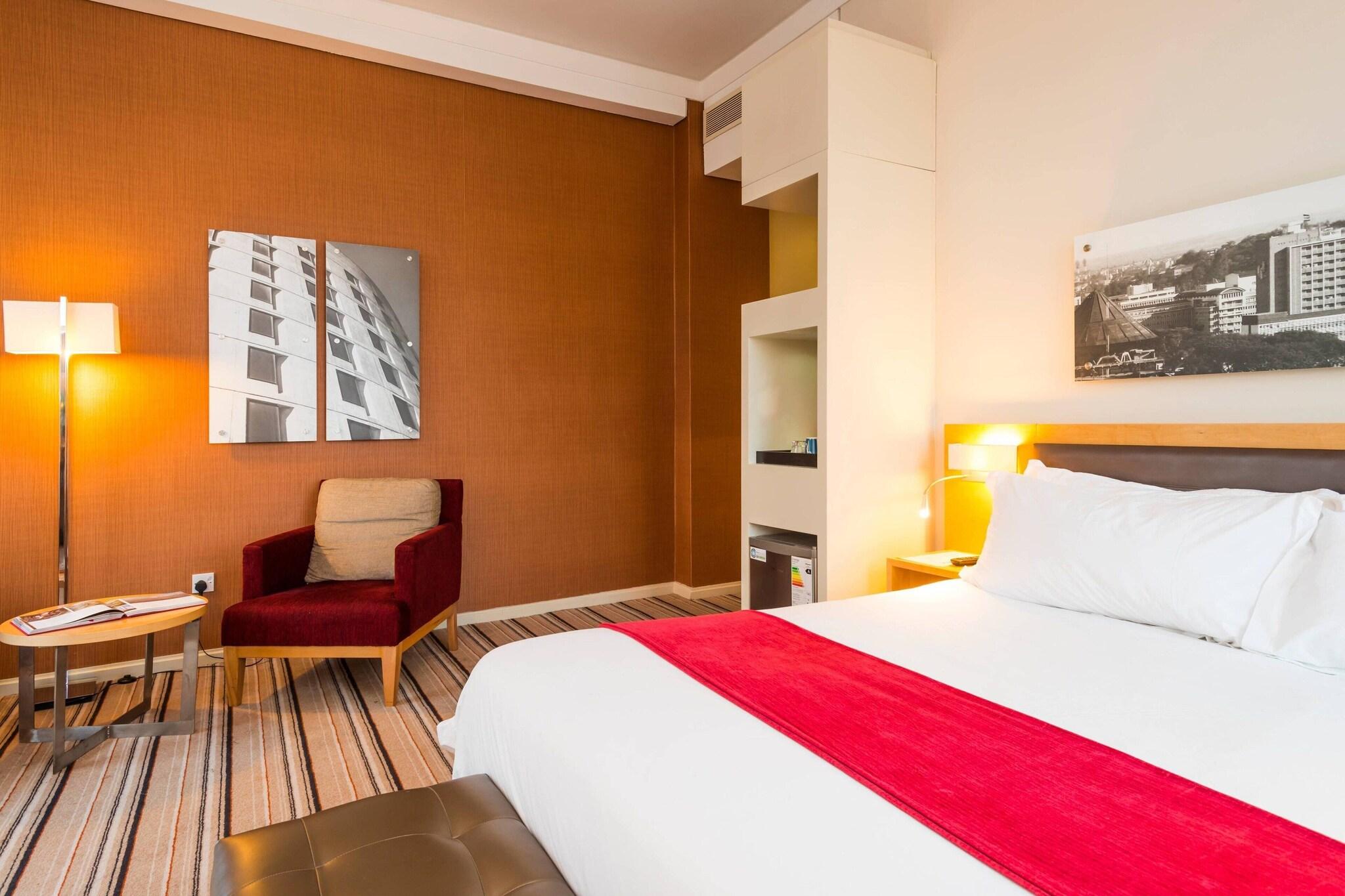 Suite City View King Bed