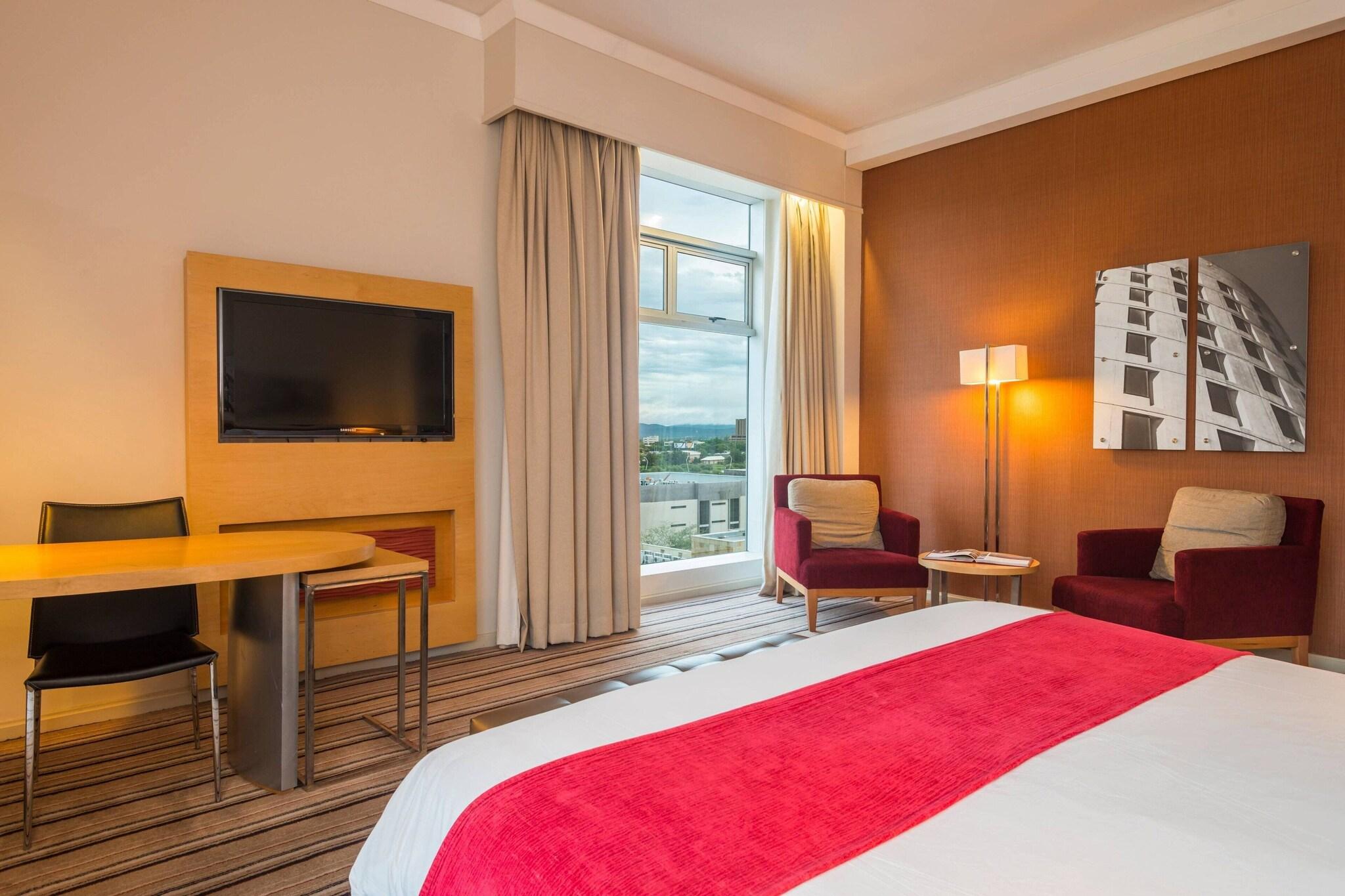 Suite City View King Bed