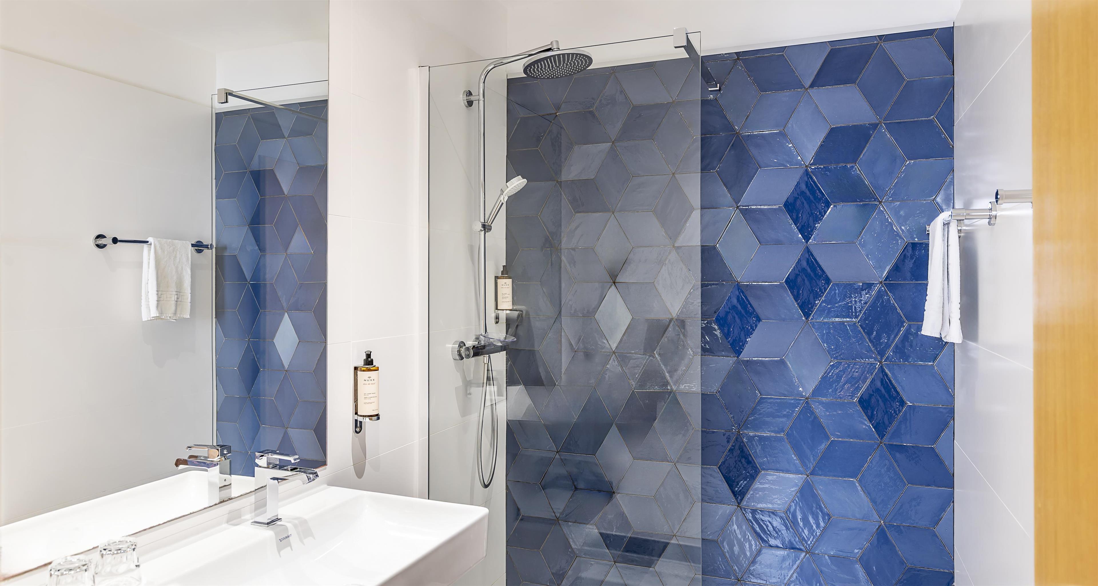 Suite Queen Size Bed