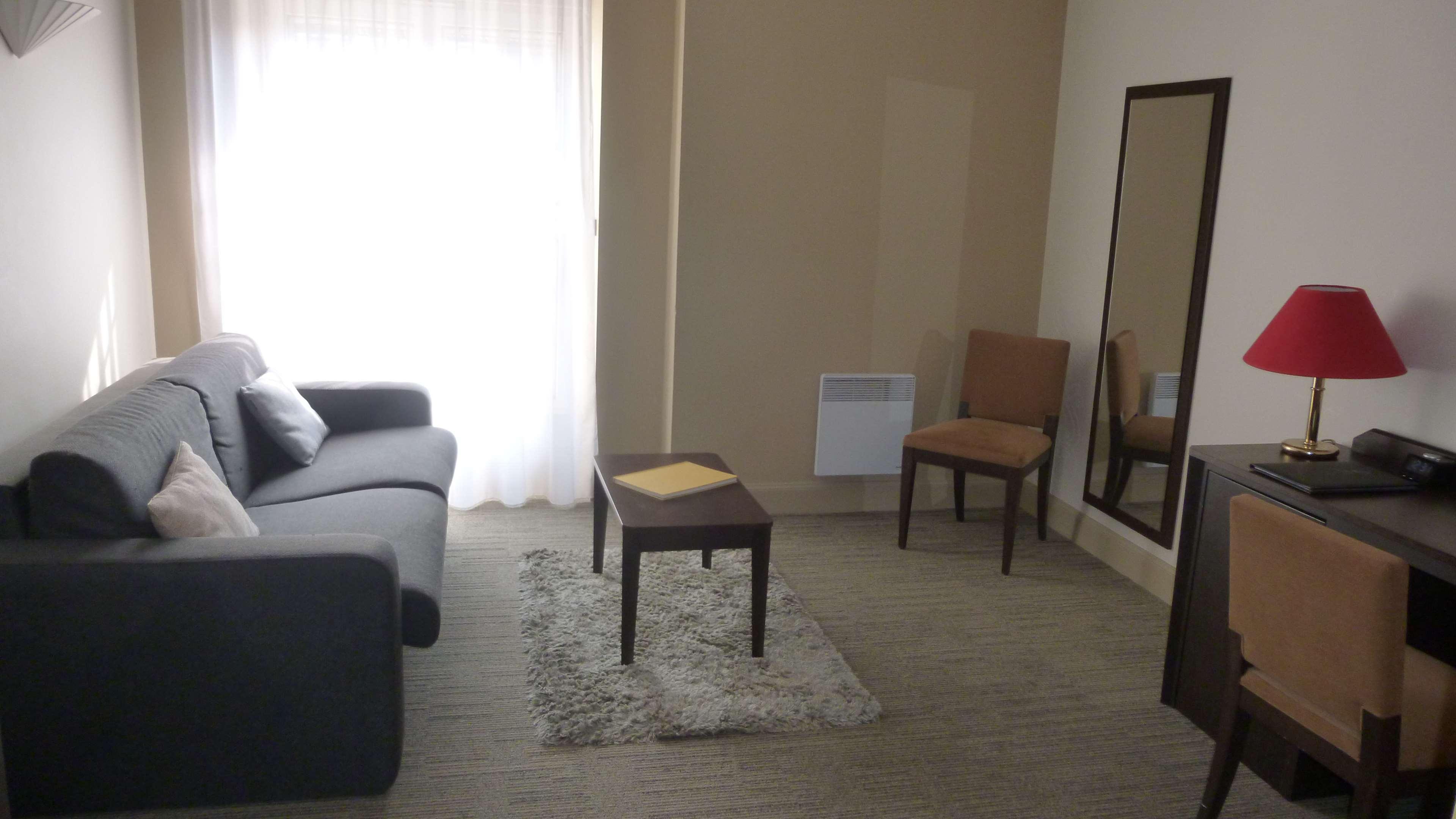 Suite Queen Size Bed