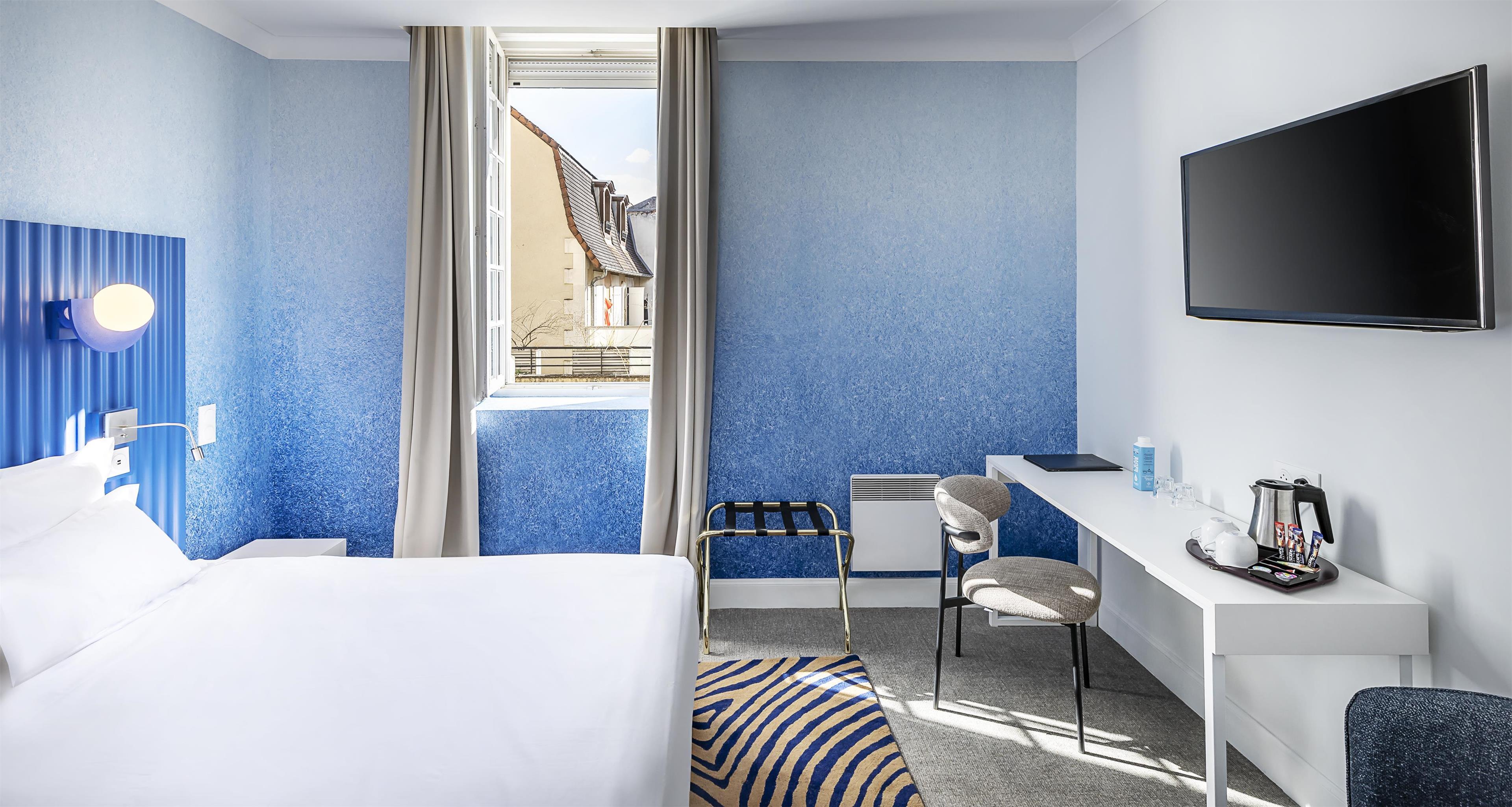 Double Queen Size Bed