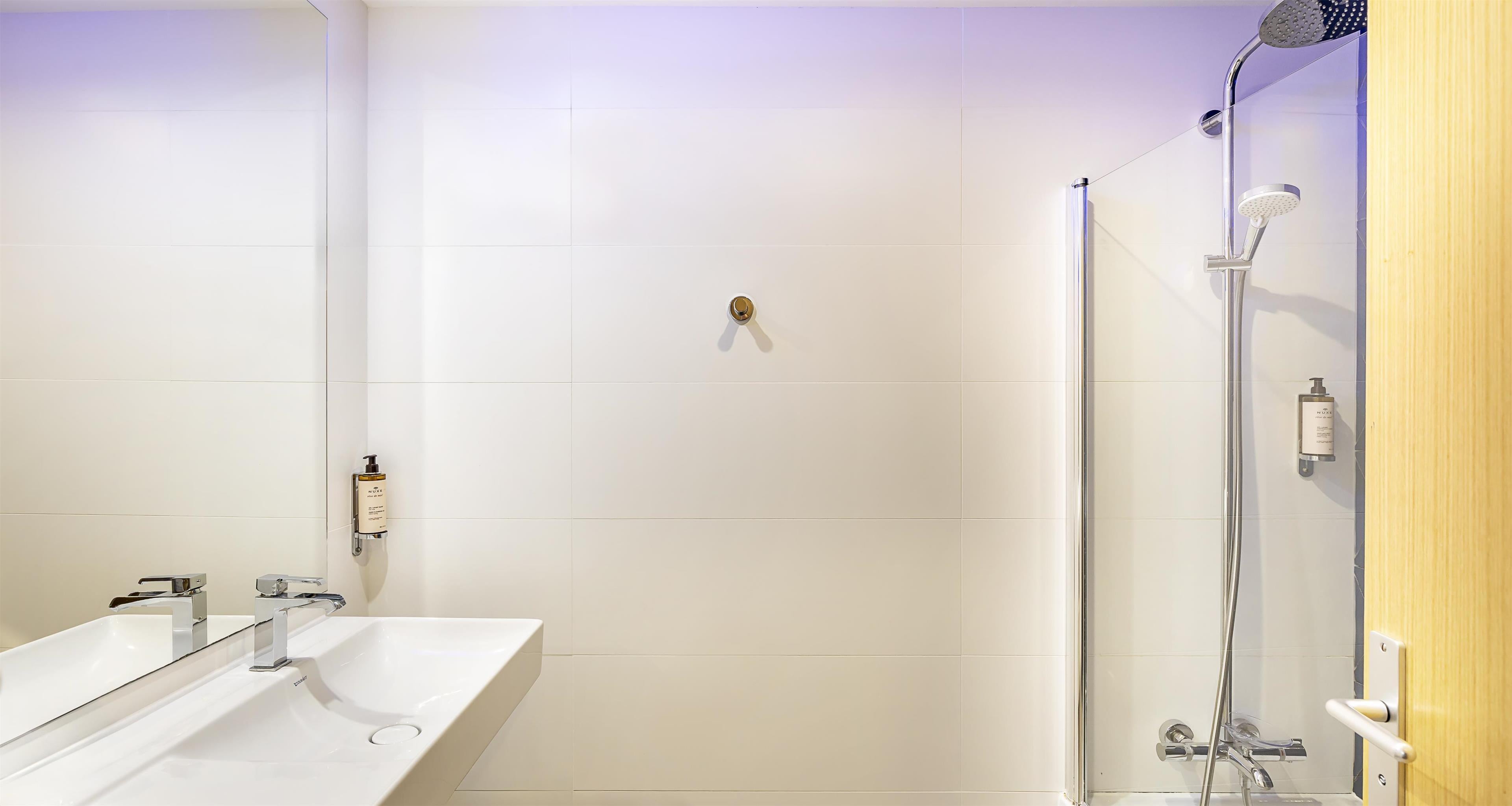 Suite Queen Size Bed