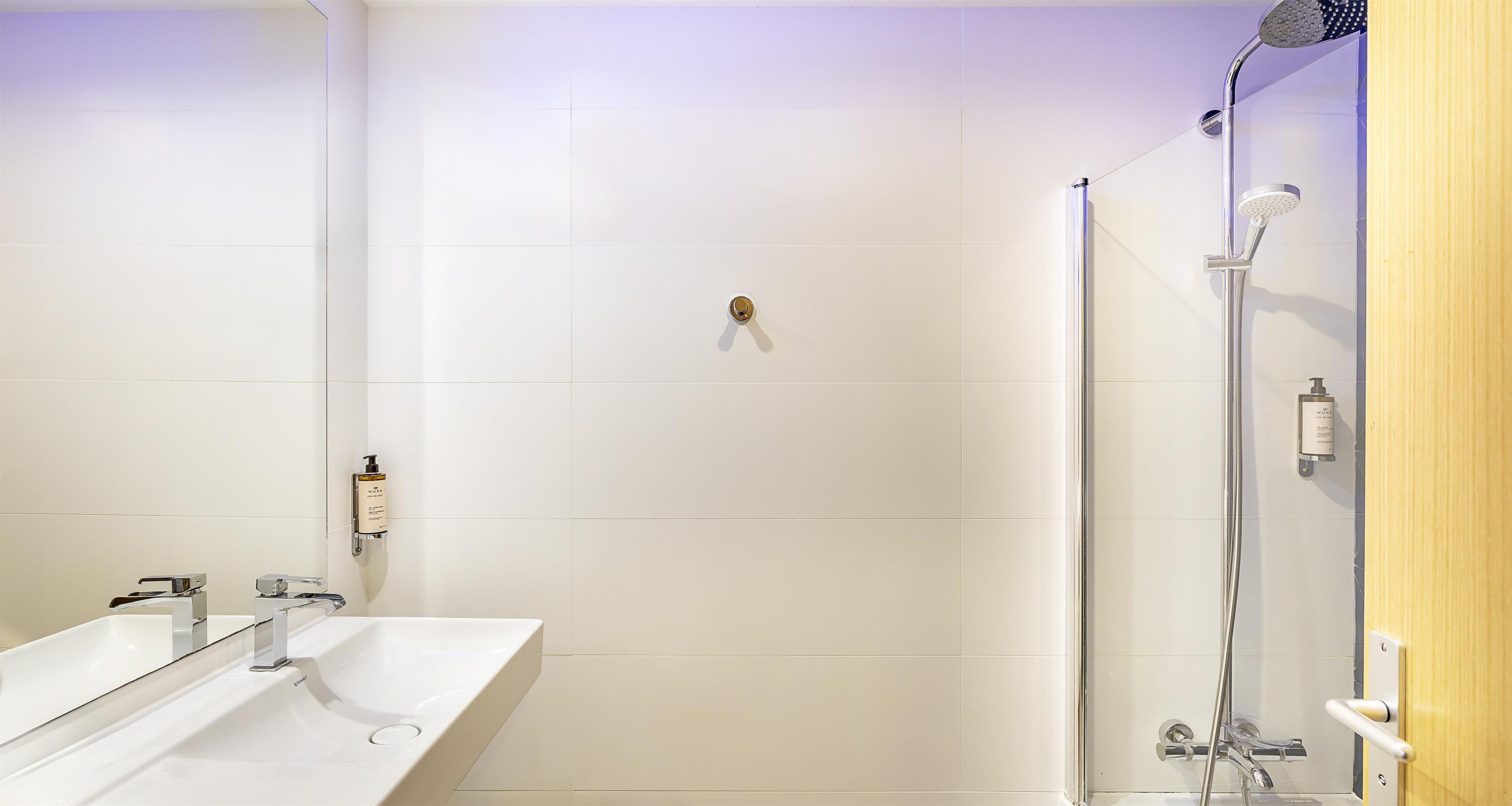 Double Queen Size Bed