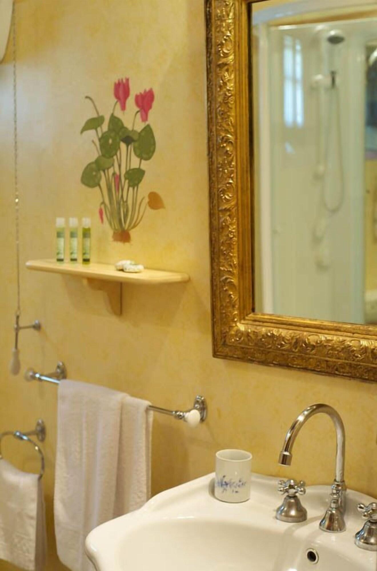 Double Classic Queen Bed