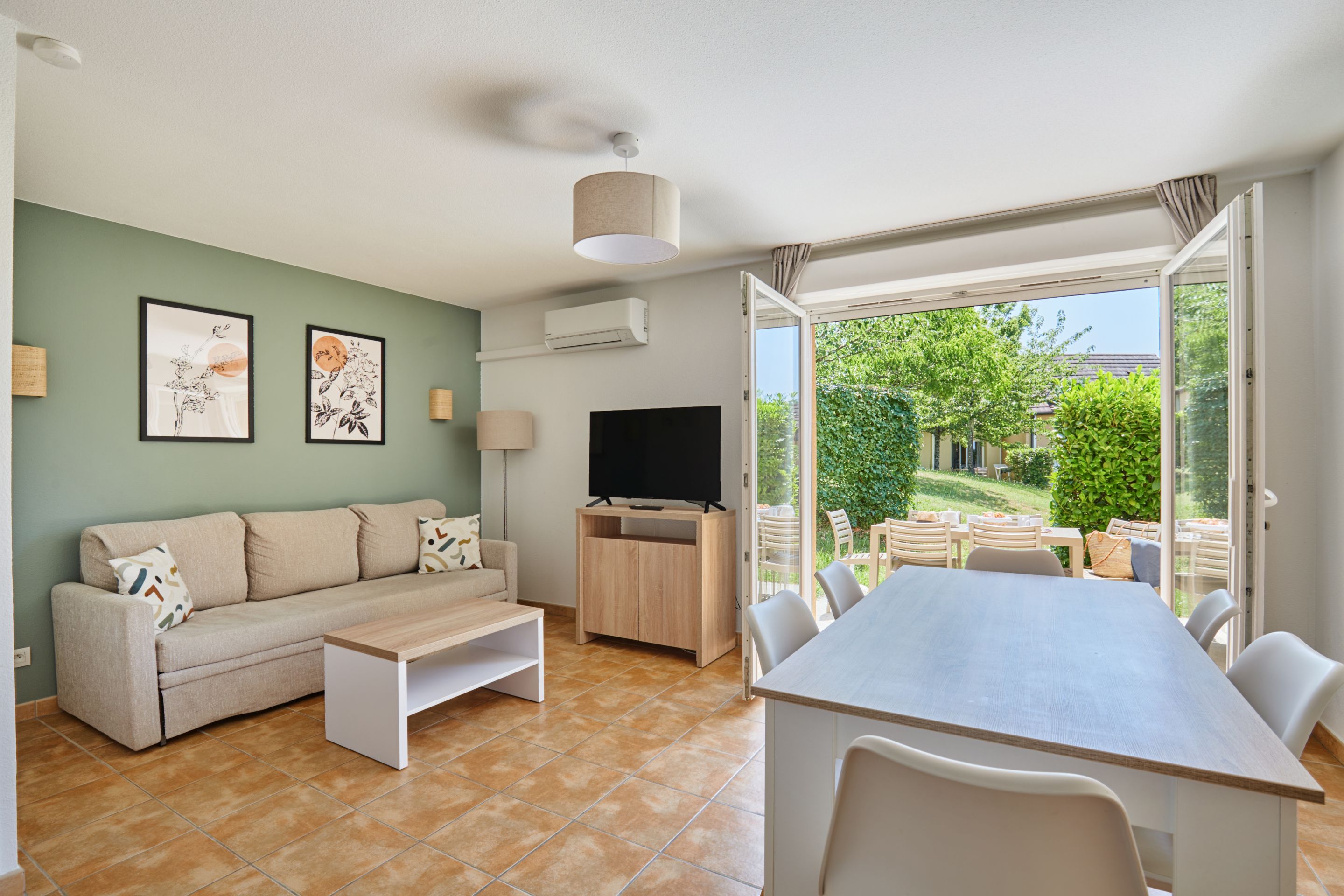 House Capacity 6 Two Bedrooms