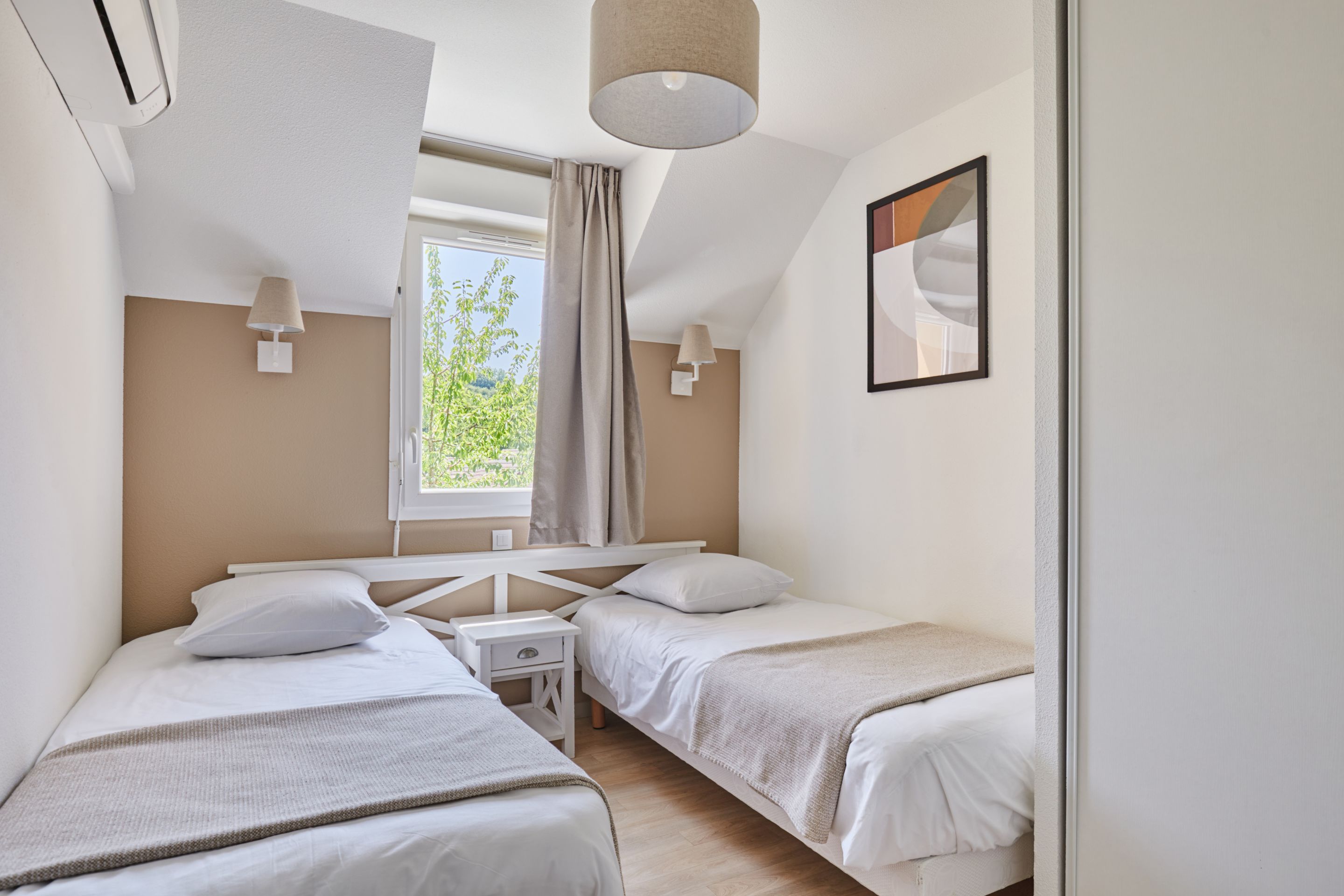 House Capacity 8 Three Bedrooms