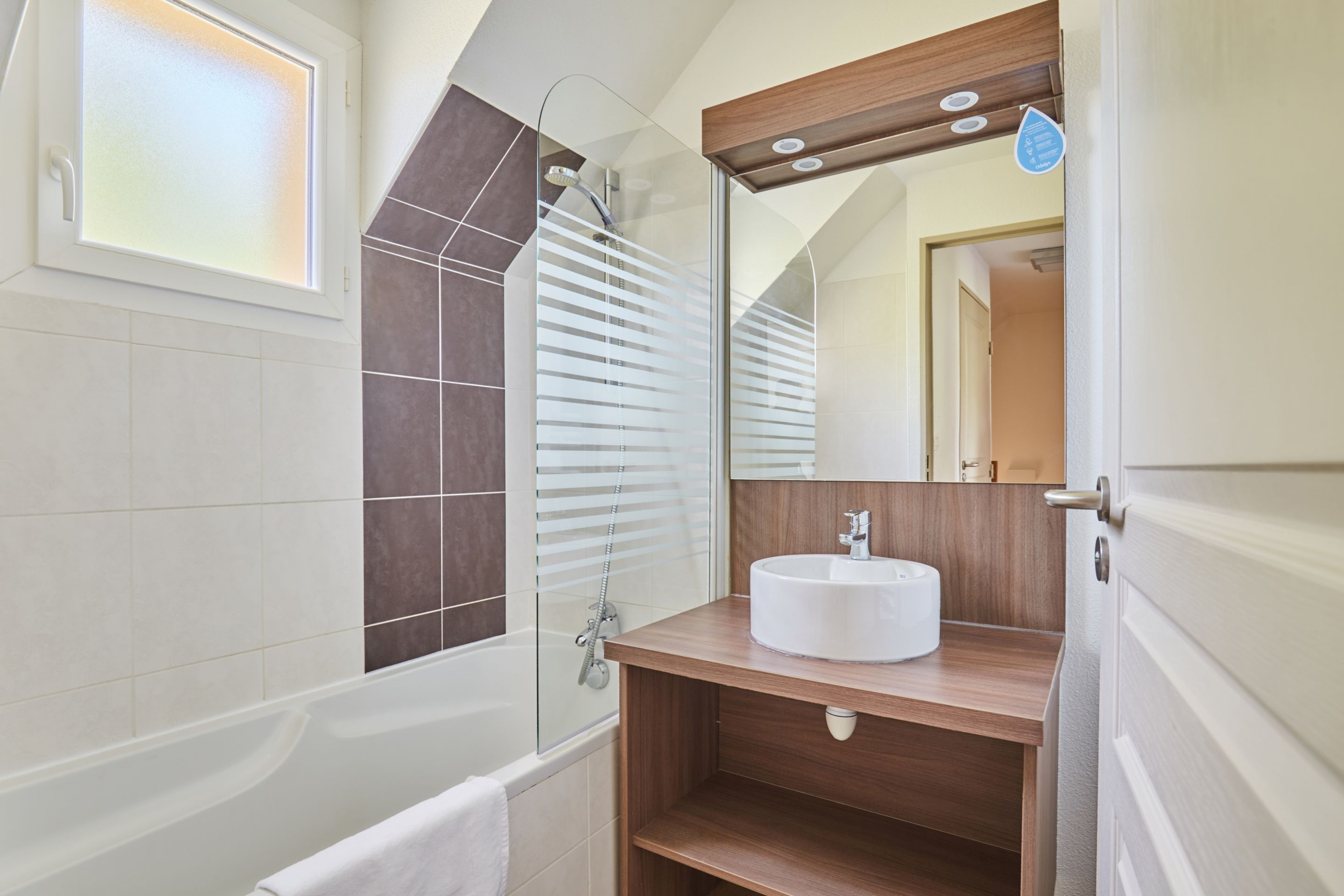 House Capacity 8 Three Bedrooms