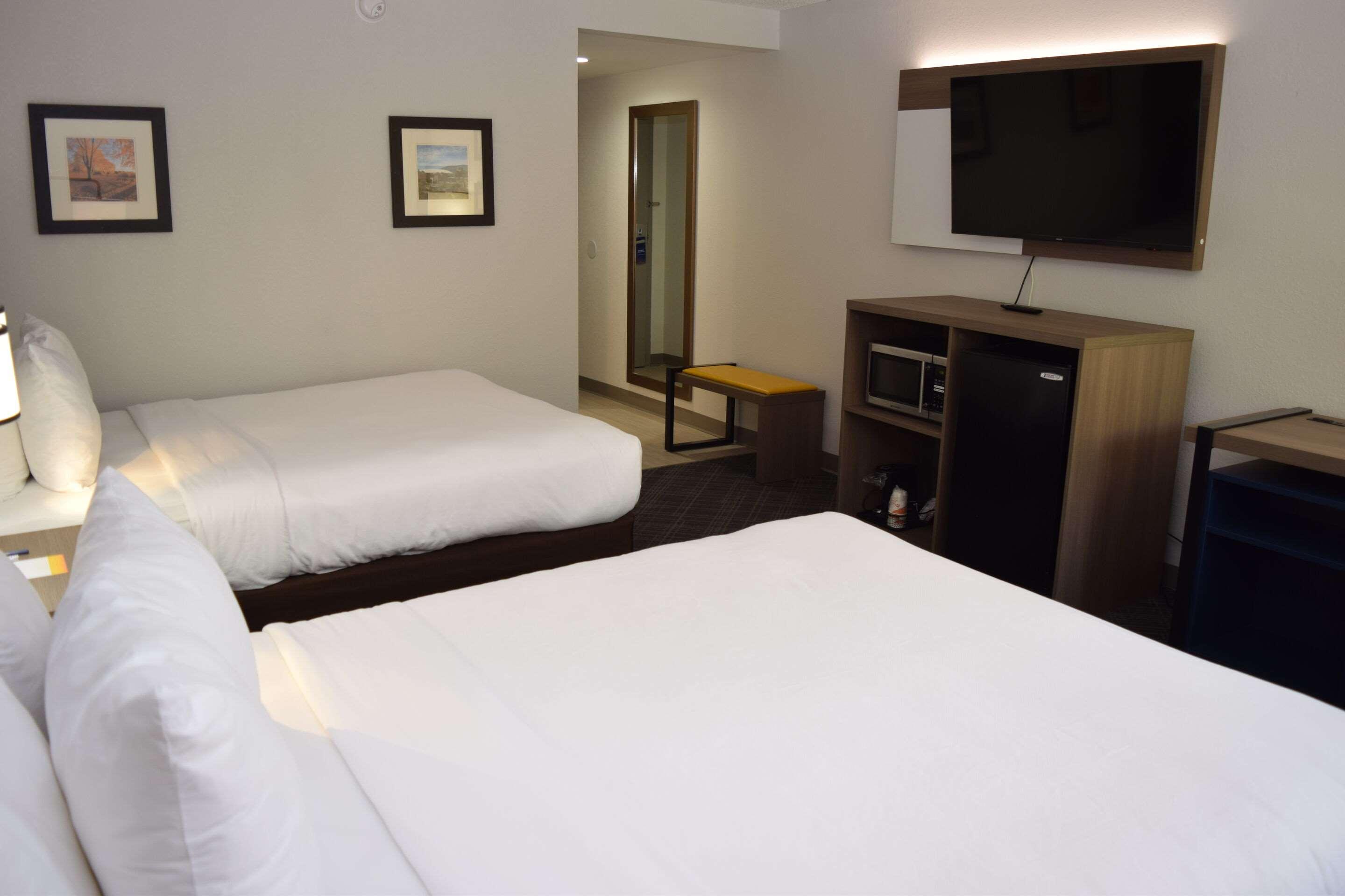 Twin Two Queen Beds Non Smoking