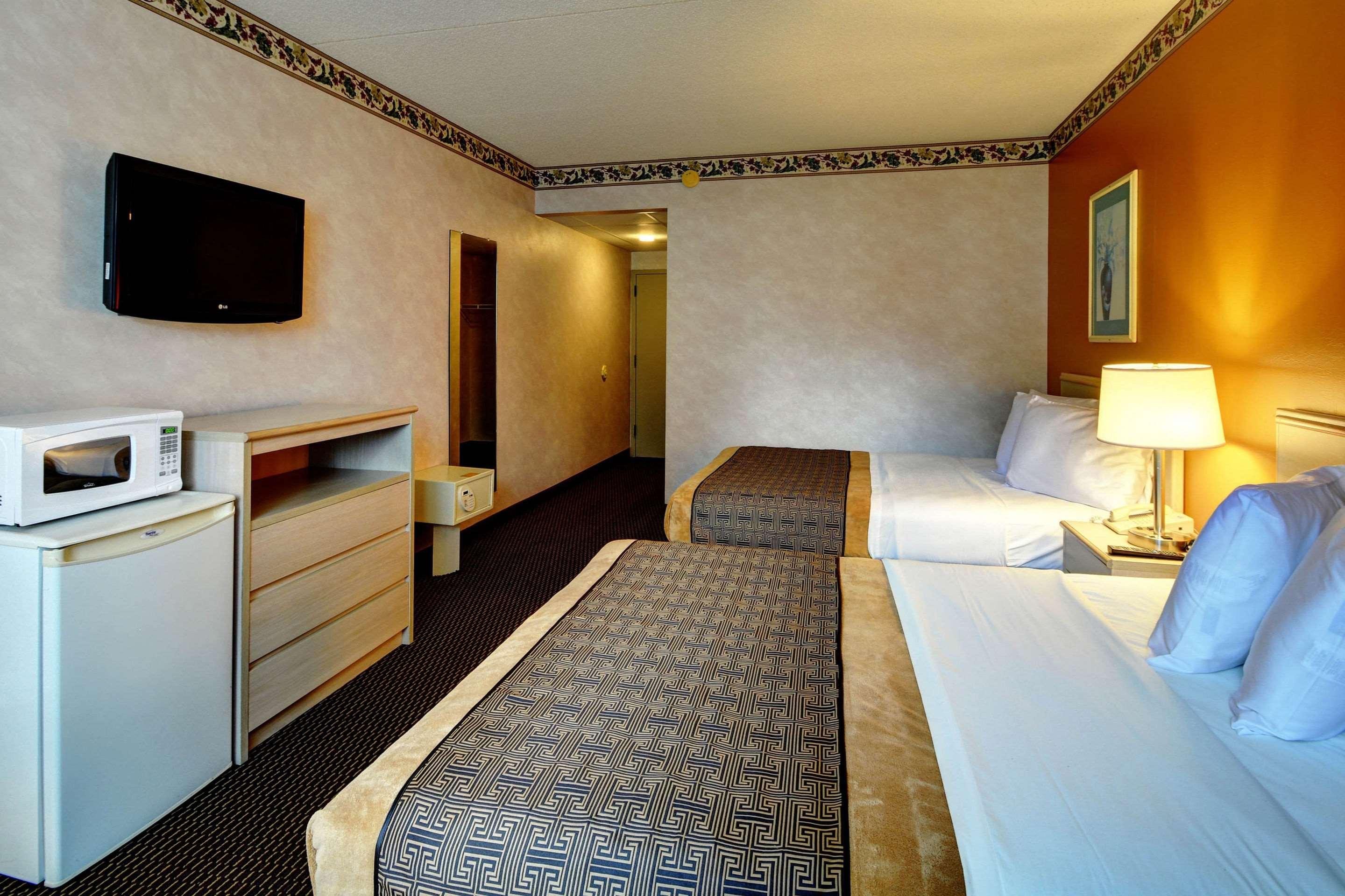 Double Two Queen Beds Non Smoking