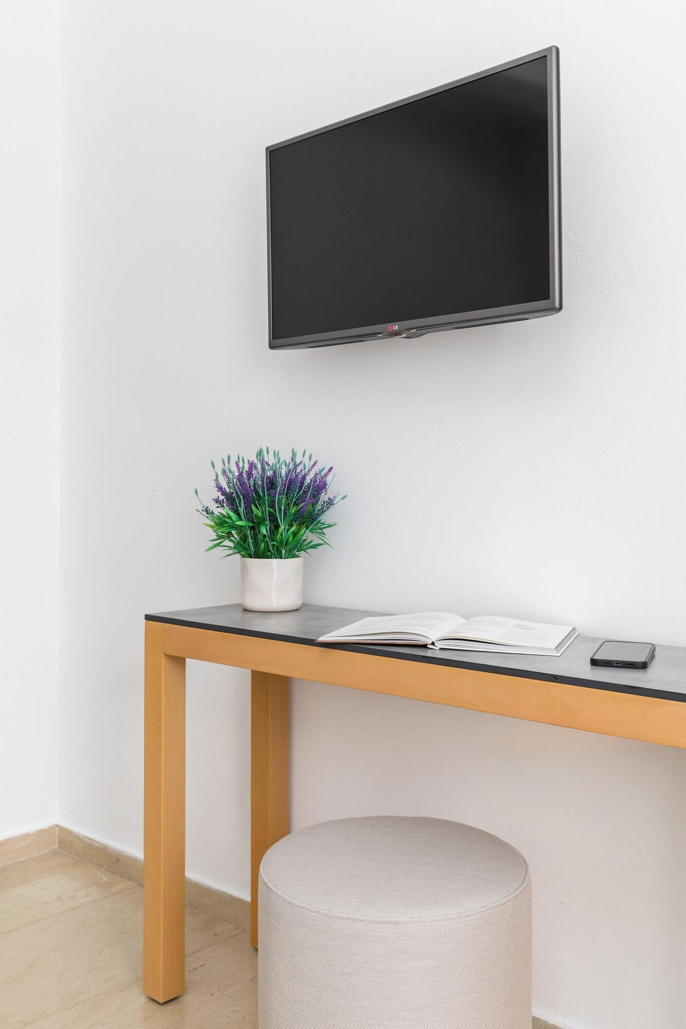 Twin Superior Pool View