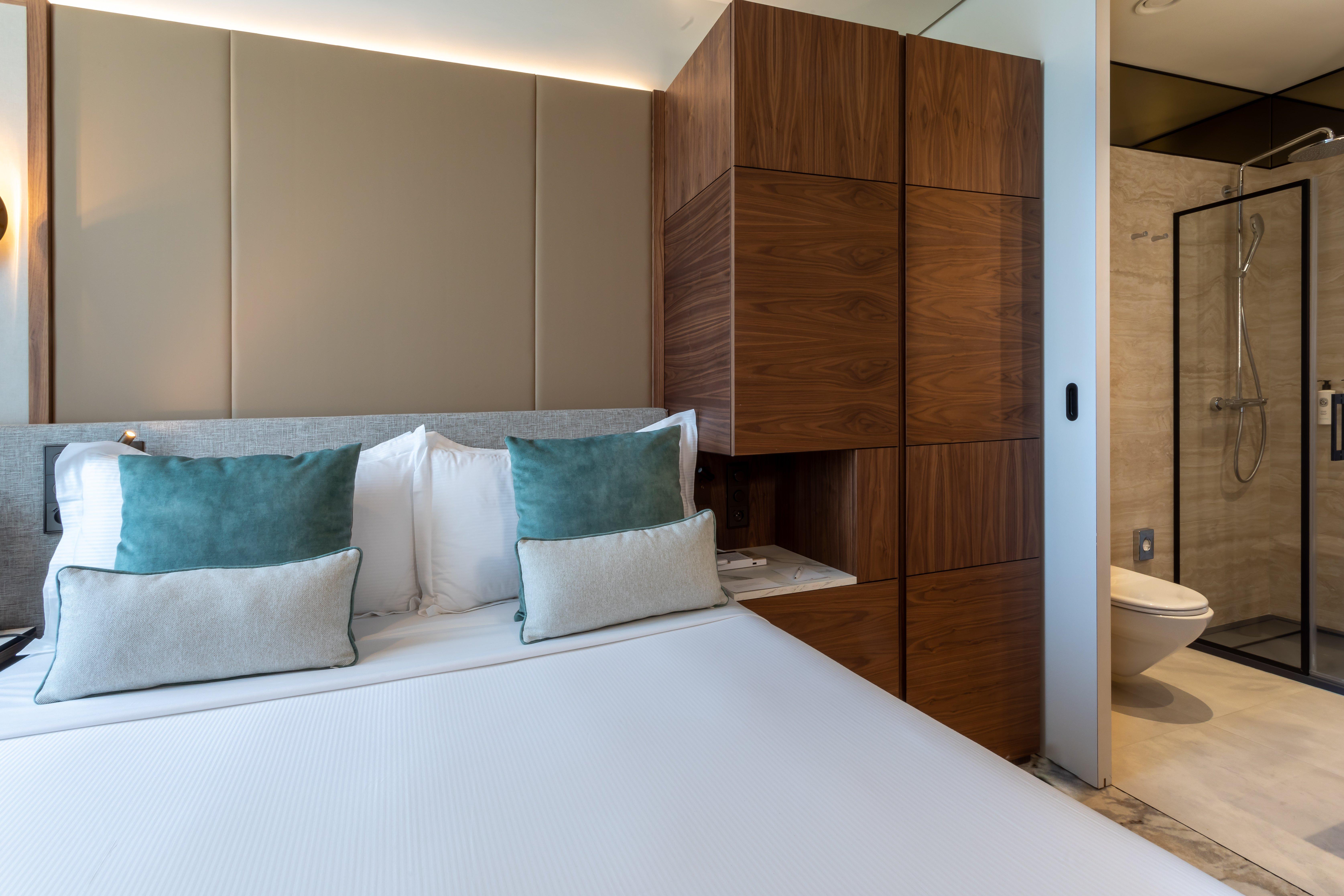 Double Classic City View