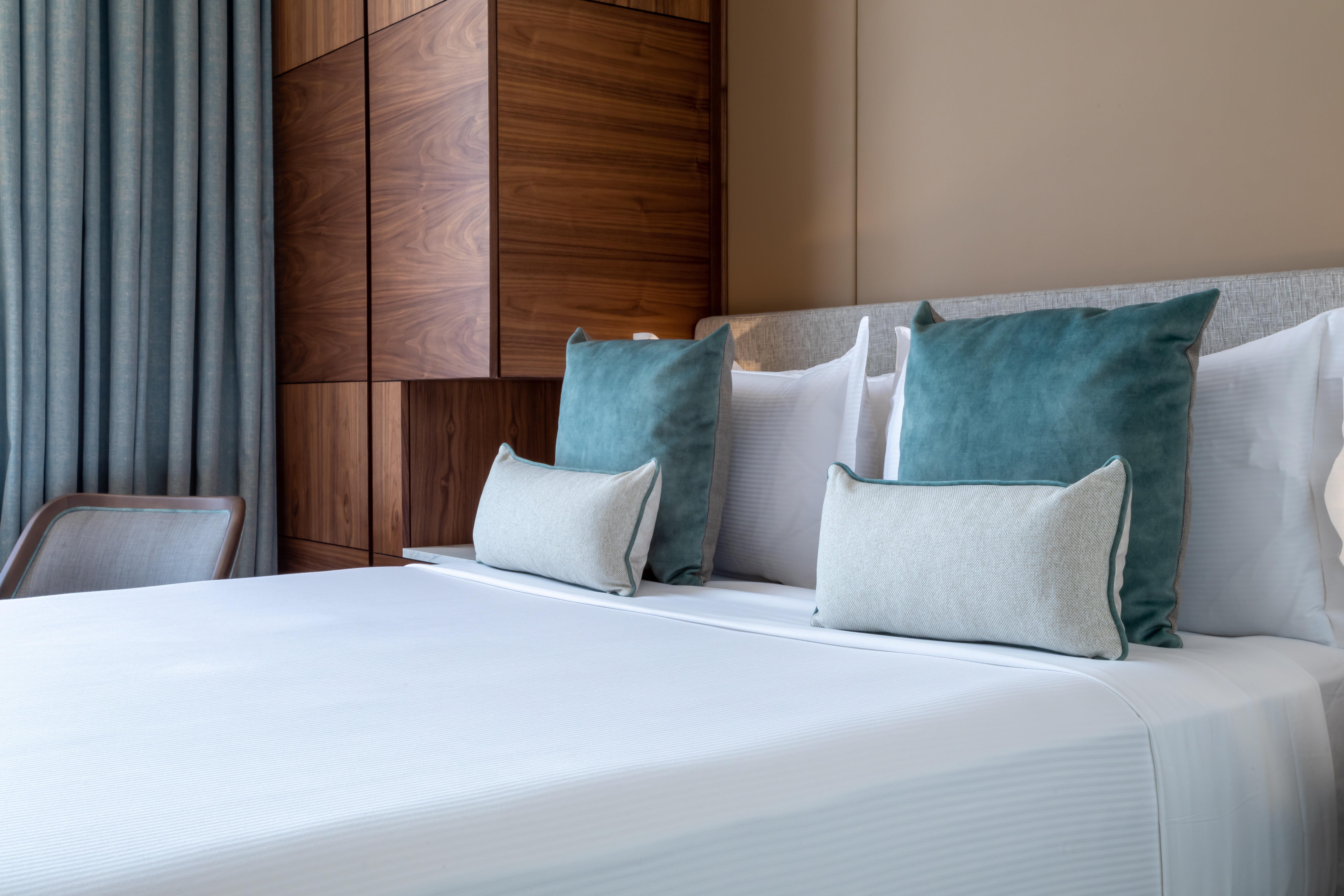 Double Classic Queen Bed