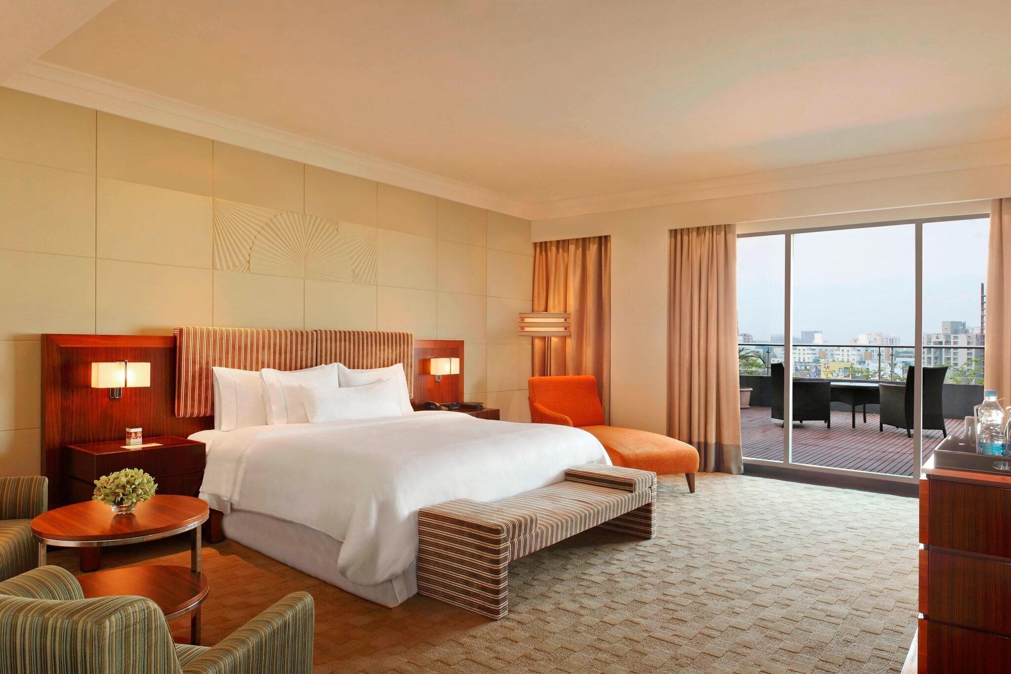 Suite City View King Bed