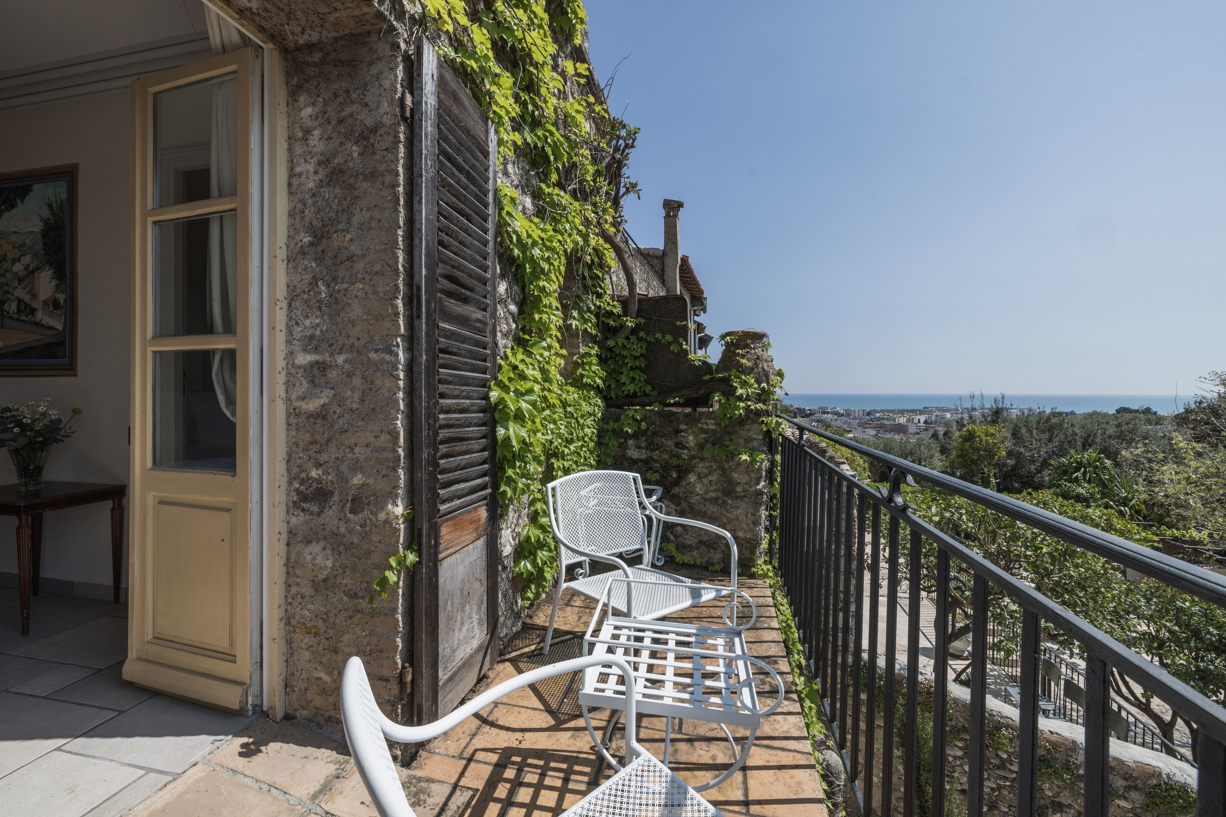 Double Deluxe One Bed