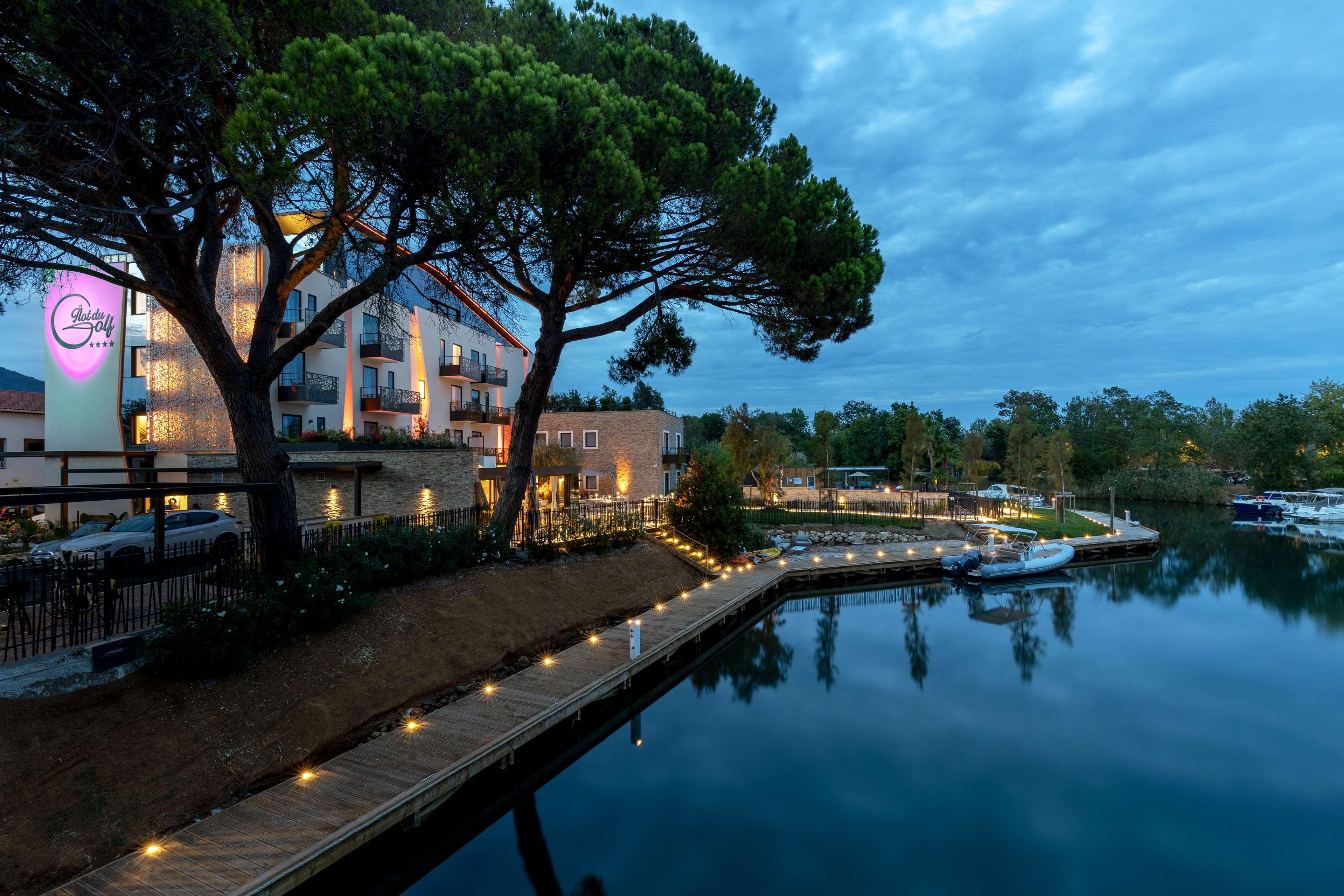 Double or Twin Deluxe