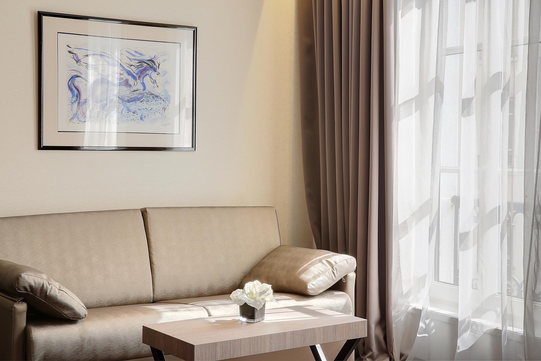 Junior Suite Queen Size Bed