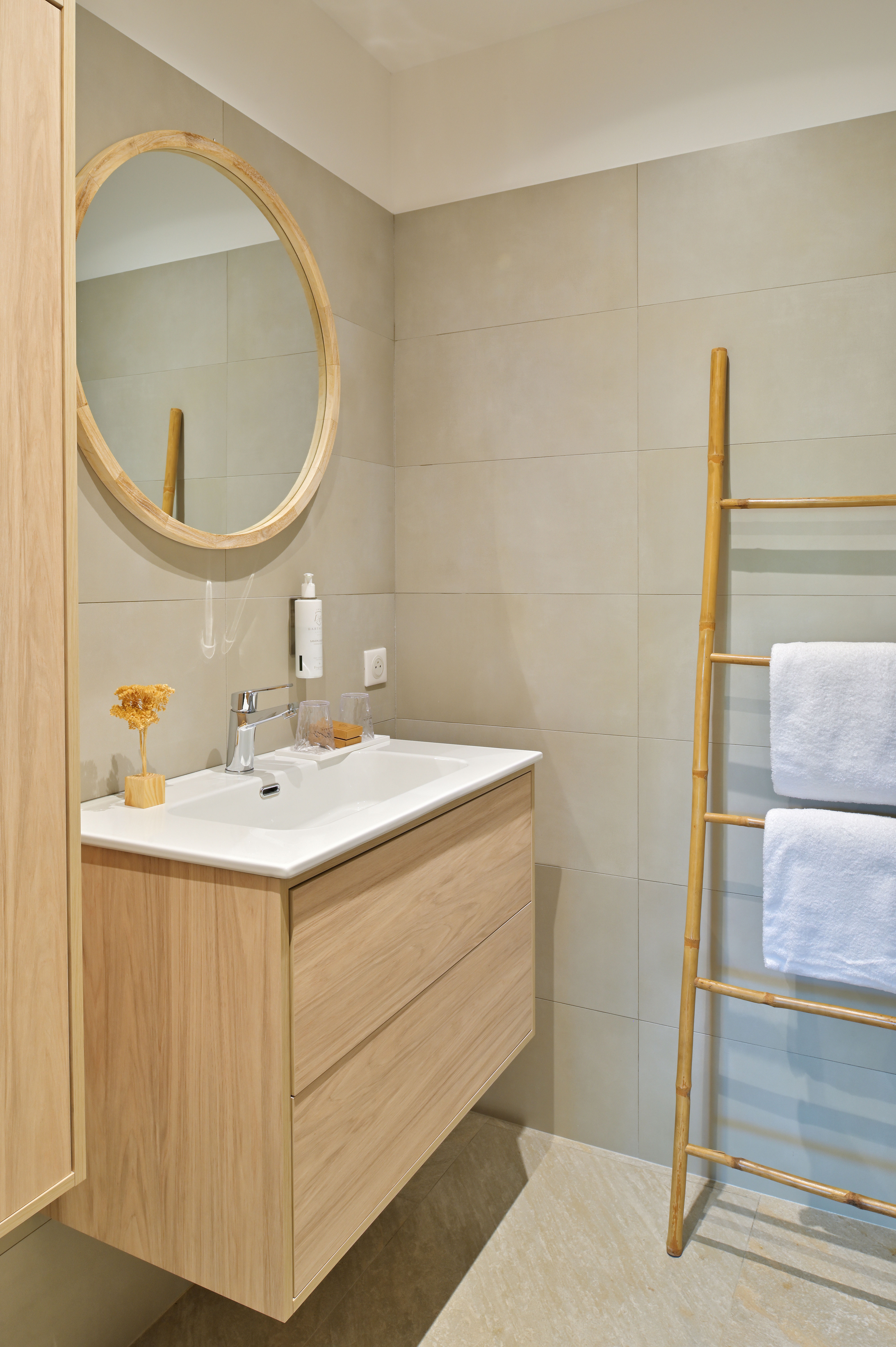 Apartment Three Bedrooms One Bathroom