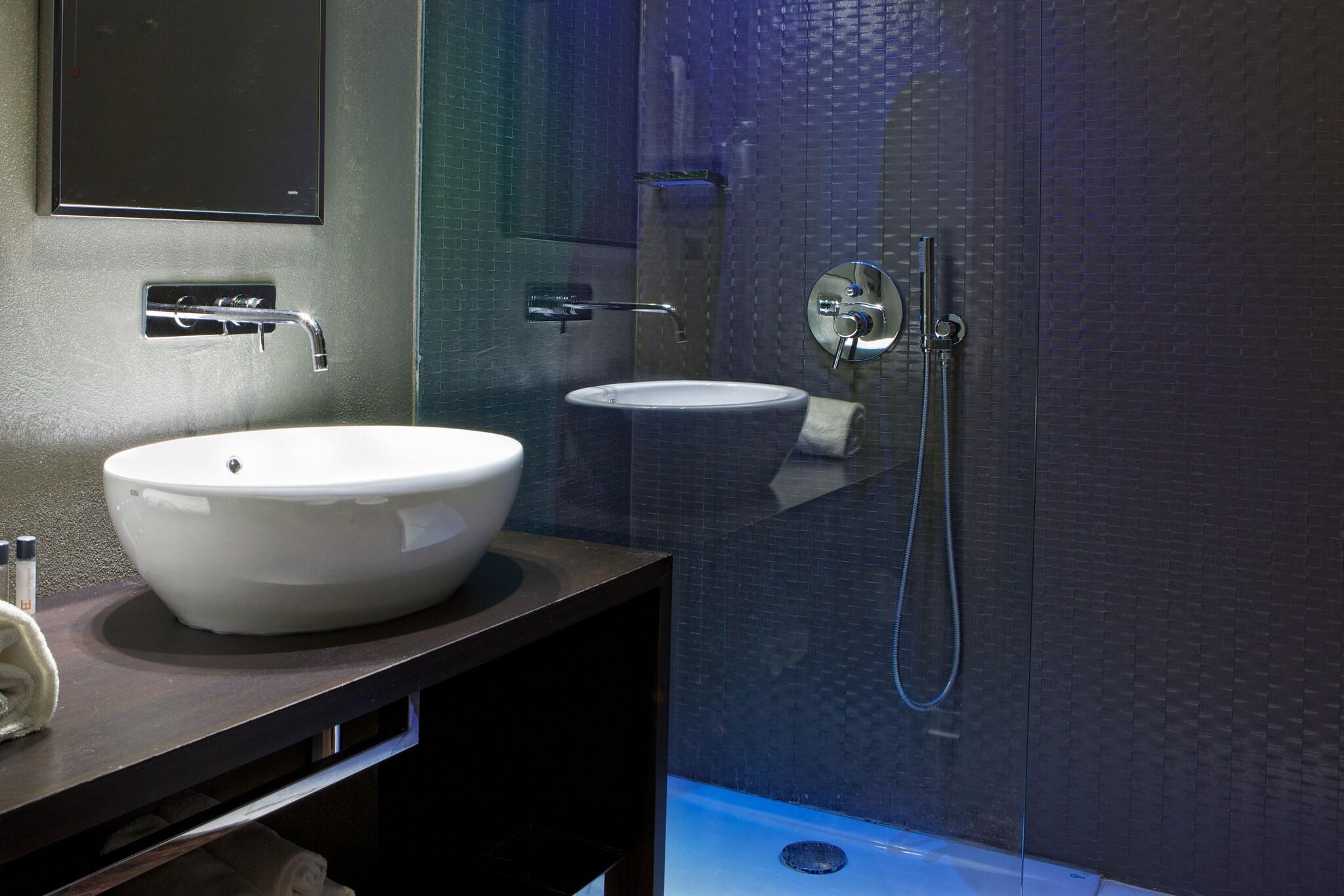 Double Single Superior with Double Bed