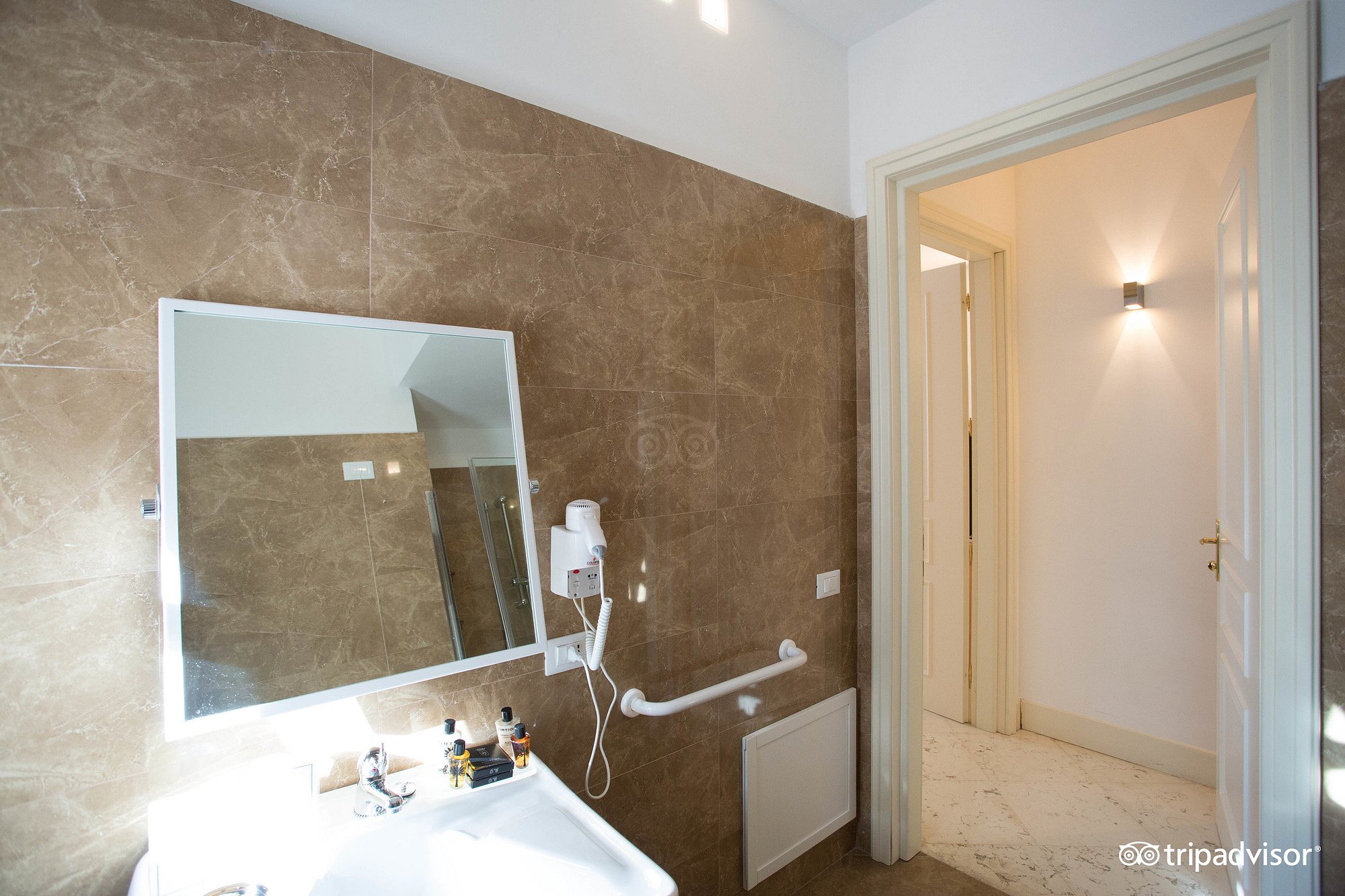 Suite with Kitchenette