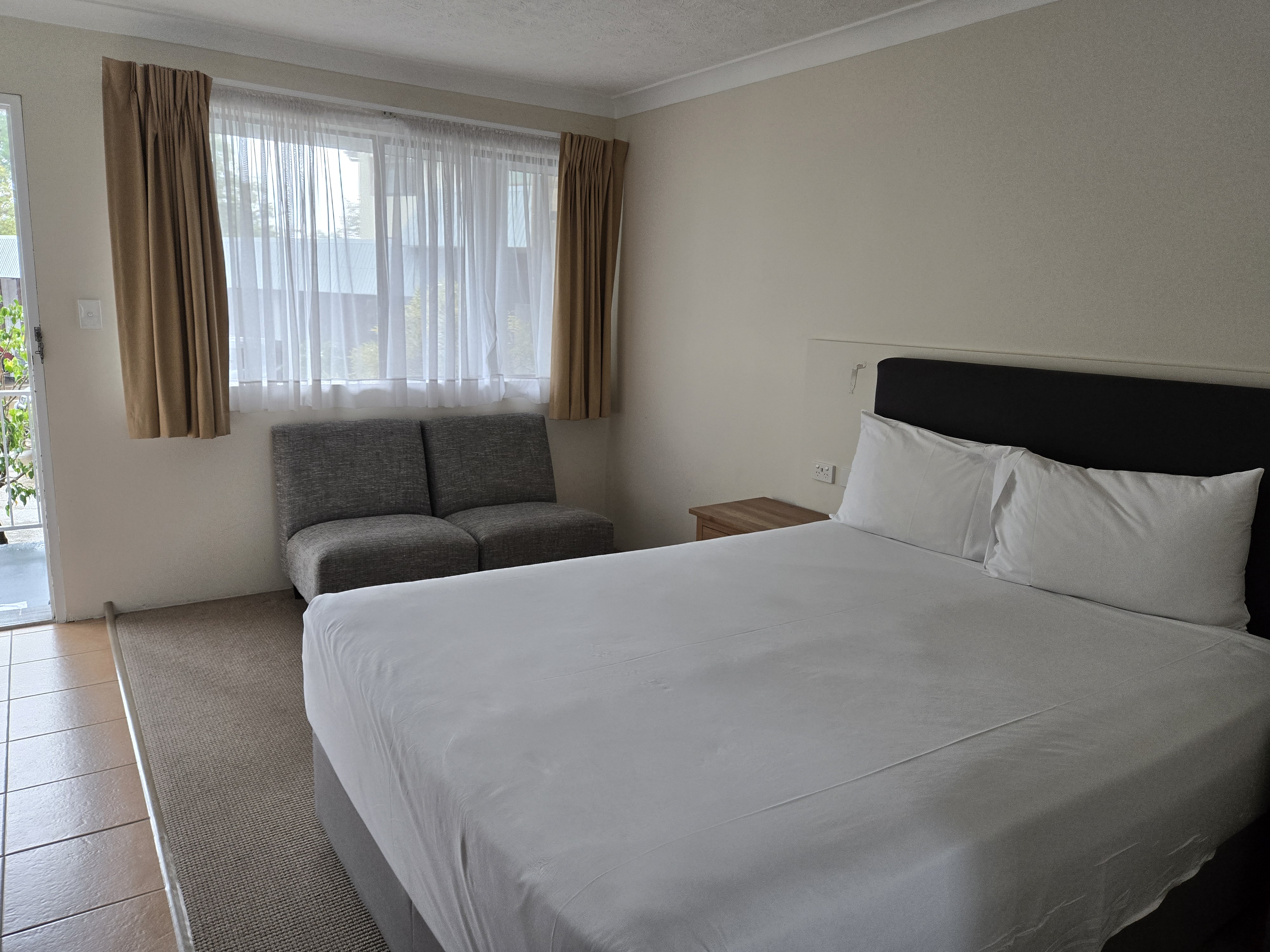 Double Queen Bed Non Smoking